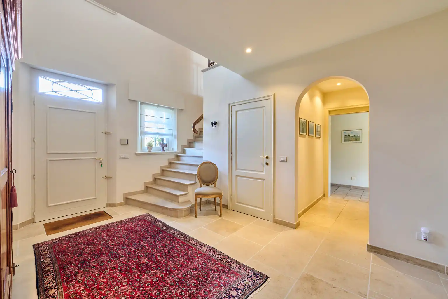 Exclusieve villa met bijgebouwen op 6.660m² grond foto 2