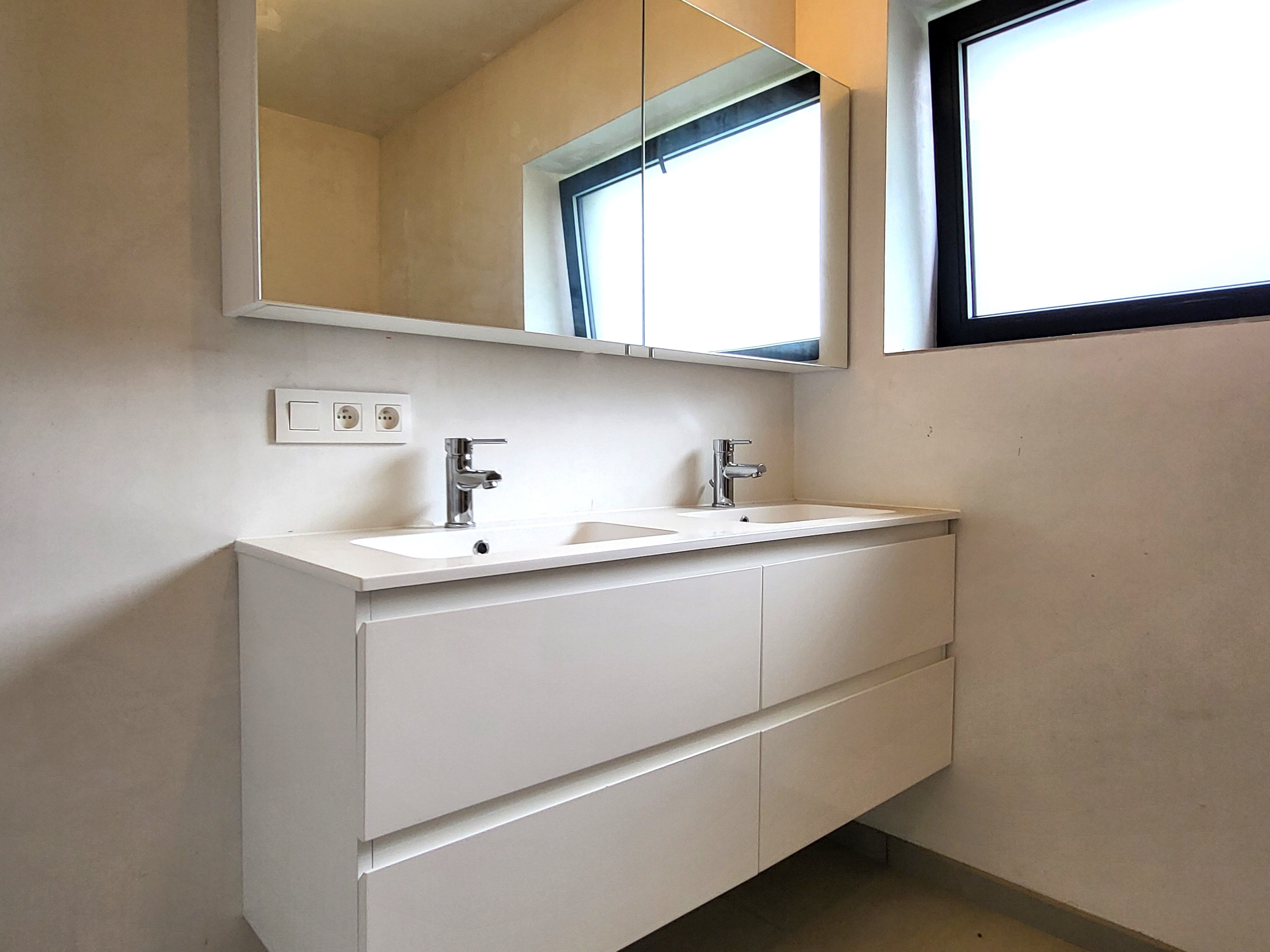 Volledig gerenoveerde, energiezuinige bungalow op 556m² met prachtig aangelegde tuin. Topper! foto 15