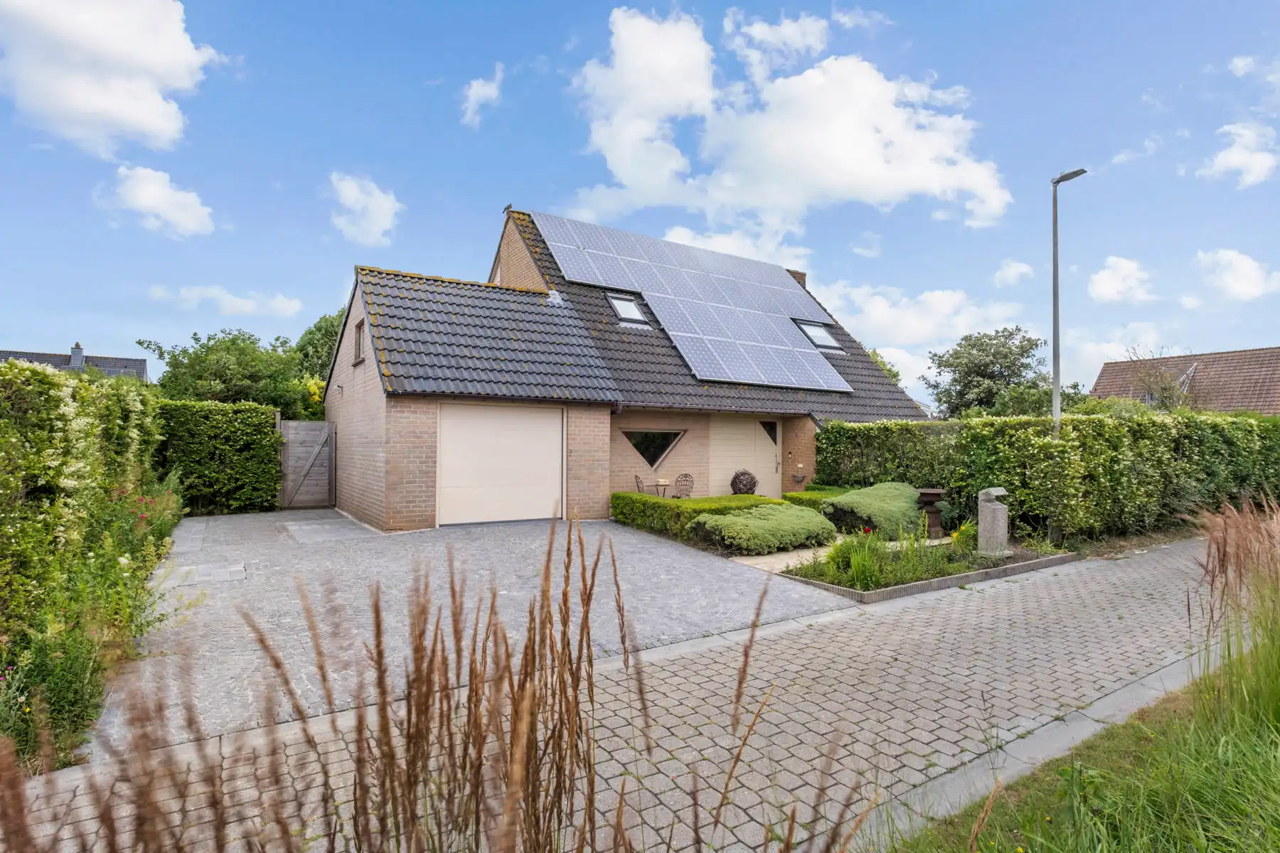 Ruime open bebouwing op prachtige locatie in Bredene. foto {{pictureIndex}}