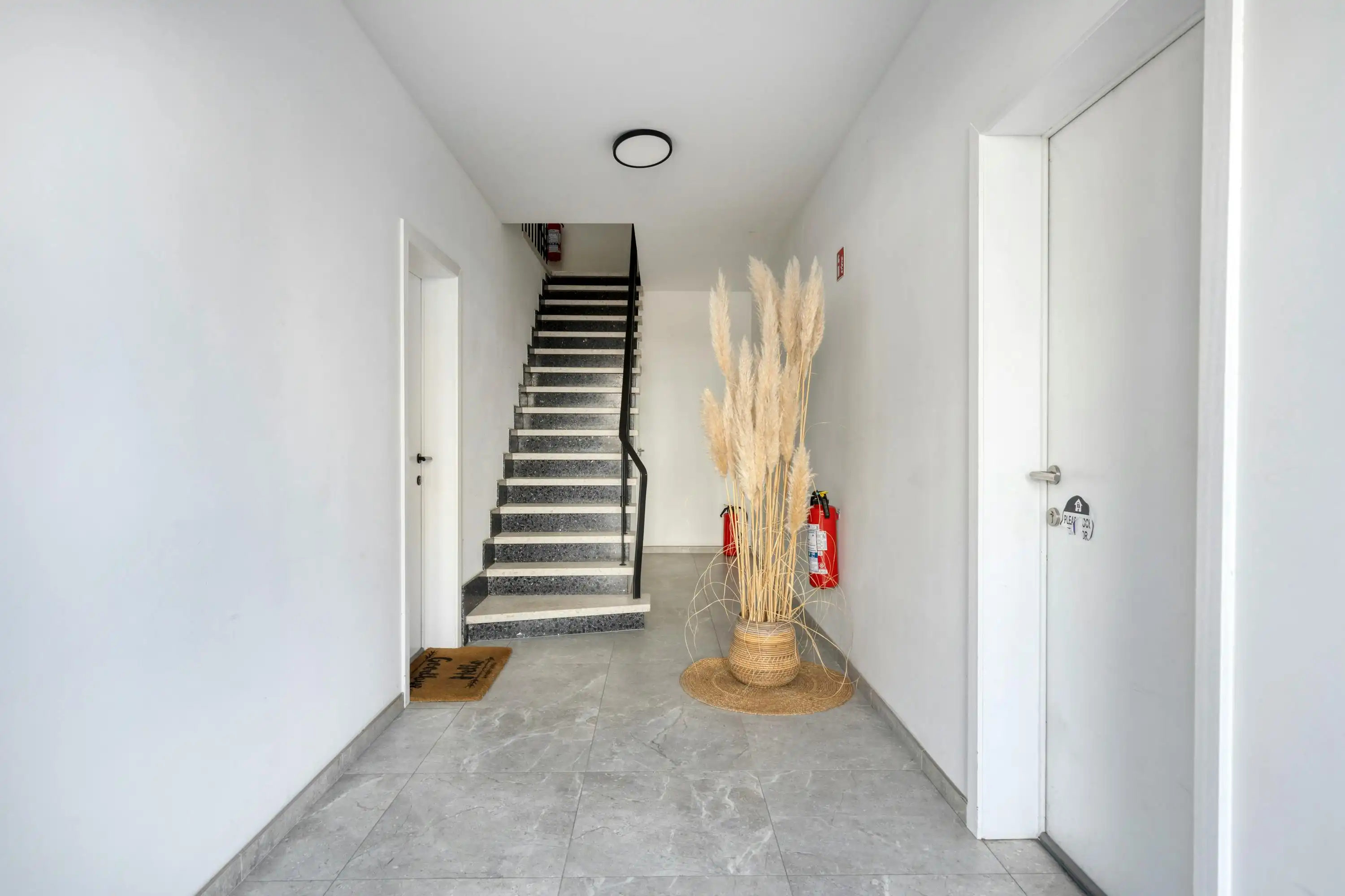 Kwalitatief appartement met 3 slaapkamers te koop in Merksem foto 23