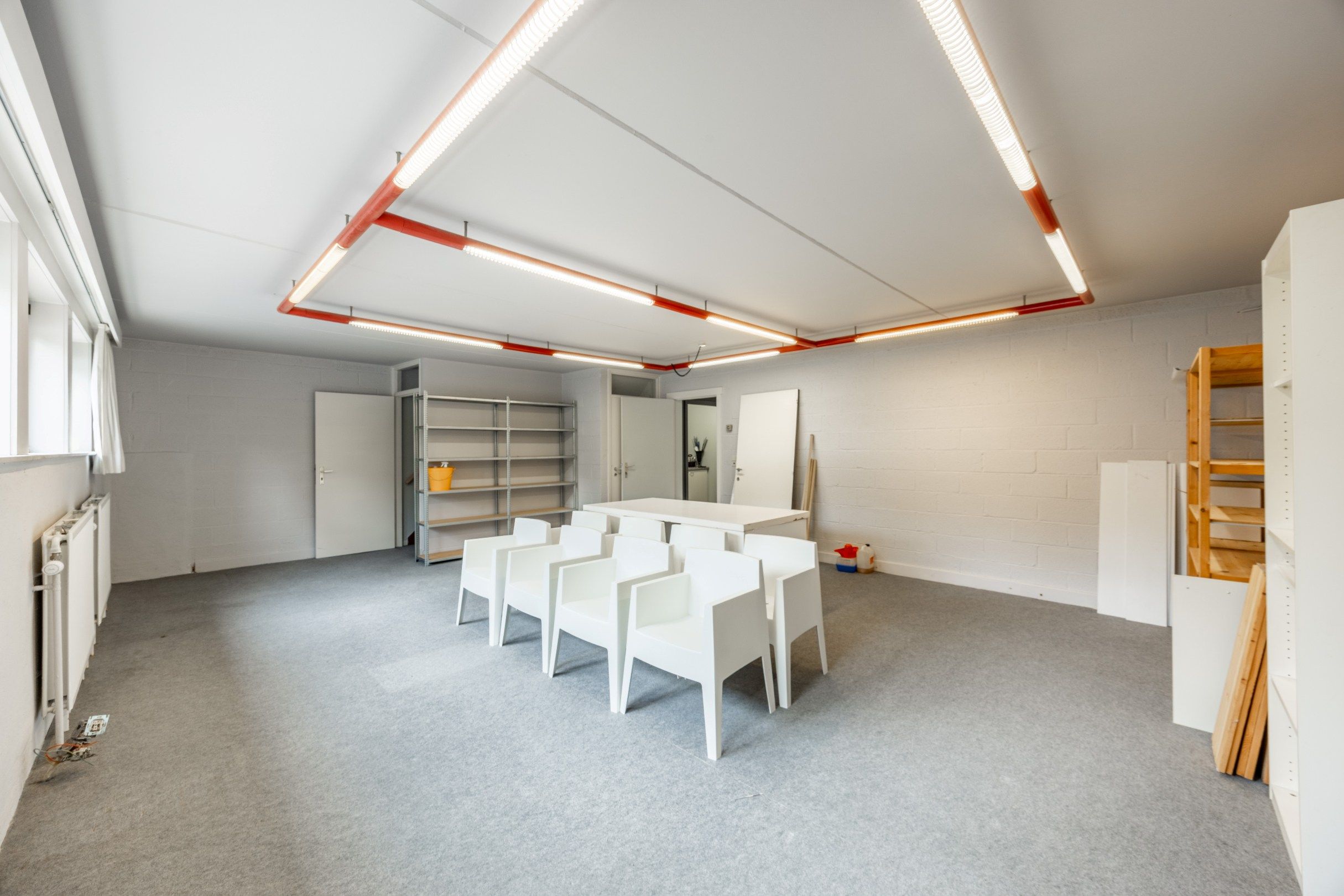 MULTIFUNCTIONELE EIGENDOM MET COMMERCIËLE LIGGING foto 7