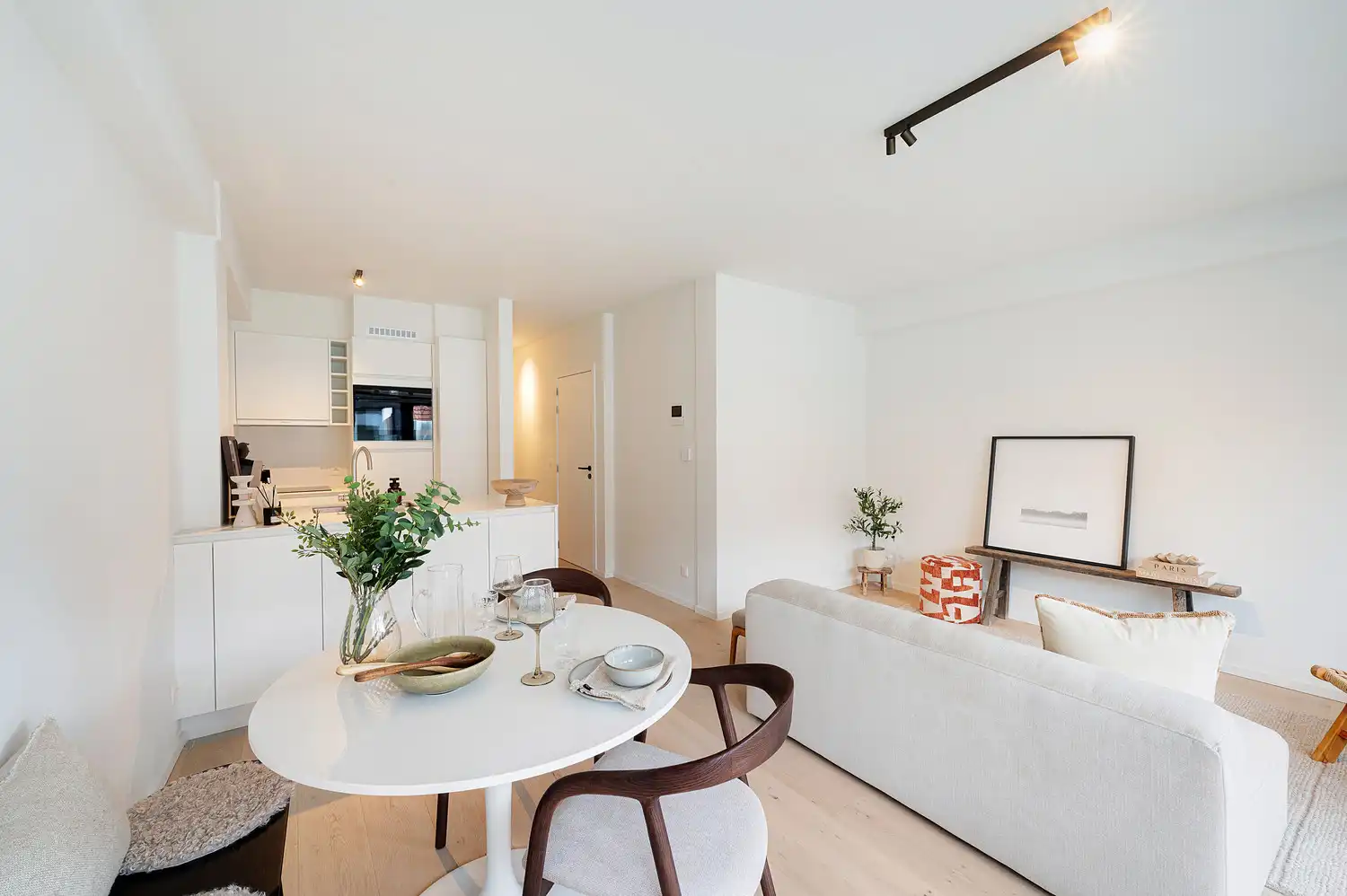 Vernieuwd en energiezuinig appartement vlakbij de Zeedijk foto 5