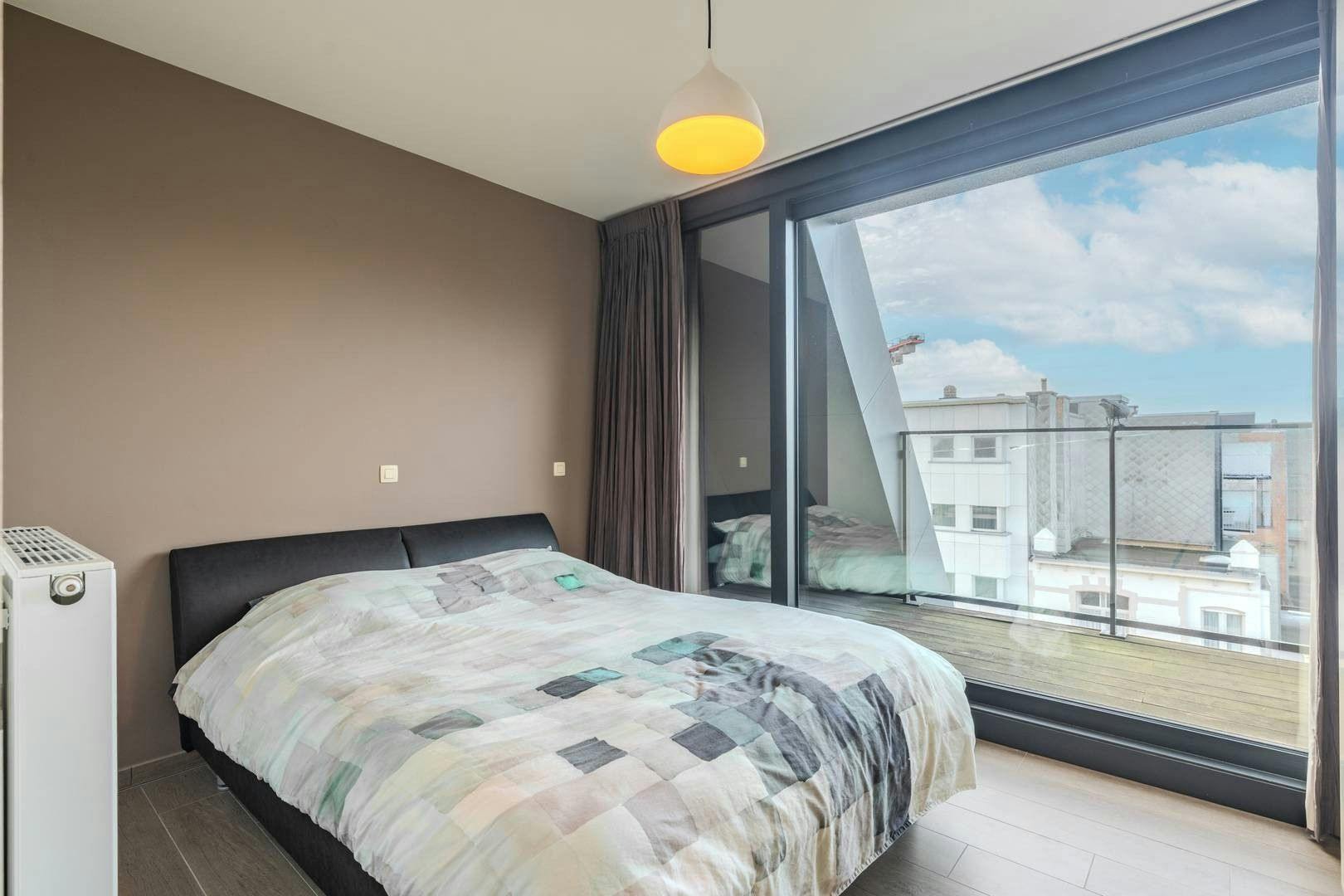 Recent twee slaapkamer appartement op absolute topligging! foto 15