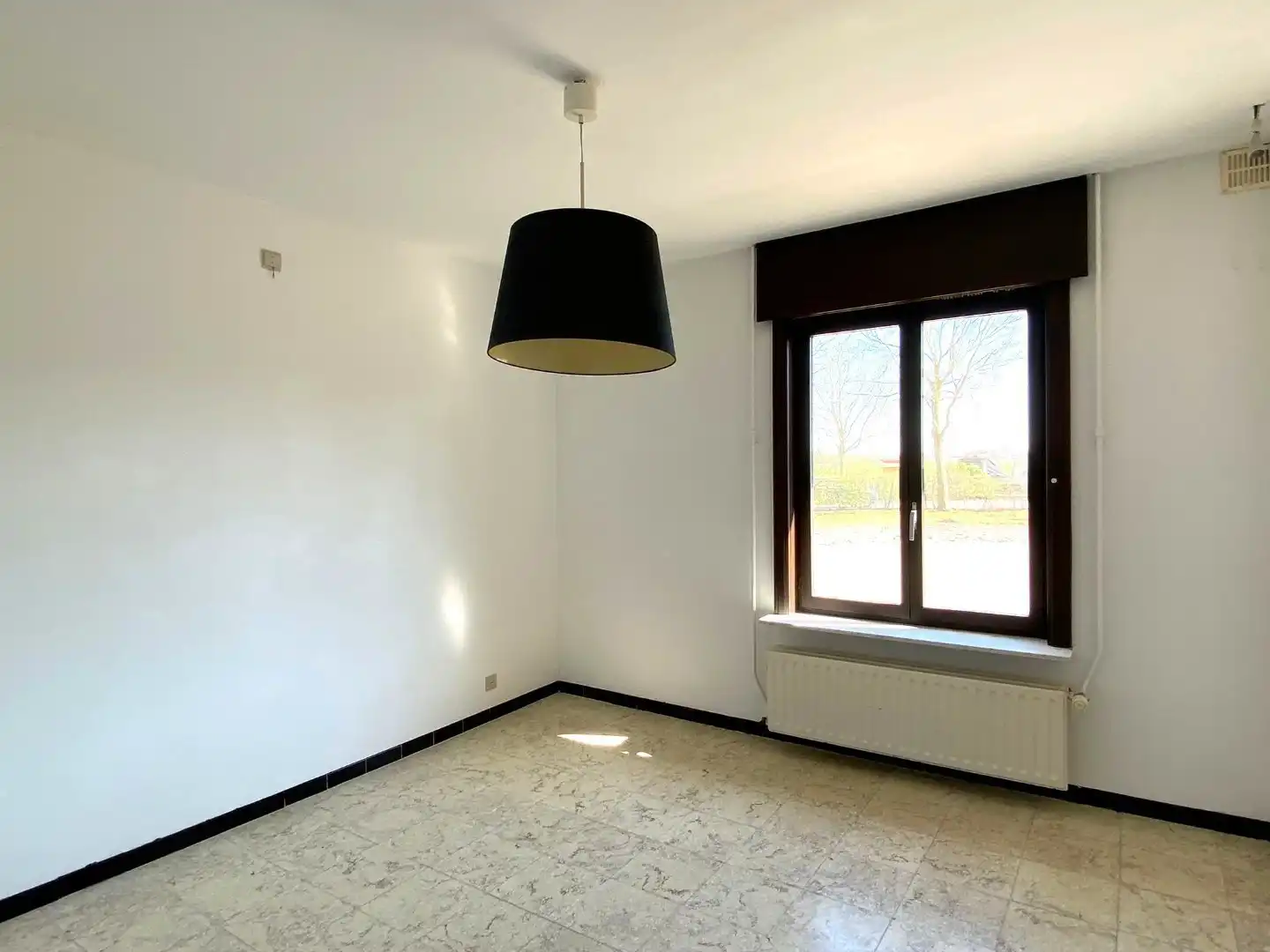 LANDELIJK GELEGEN ALLEENSTAANDE CONCIERGE WONING MET 3 SLPKS | GROTE TUIN foto 6