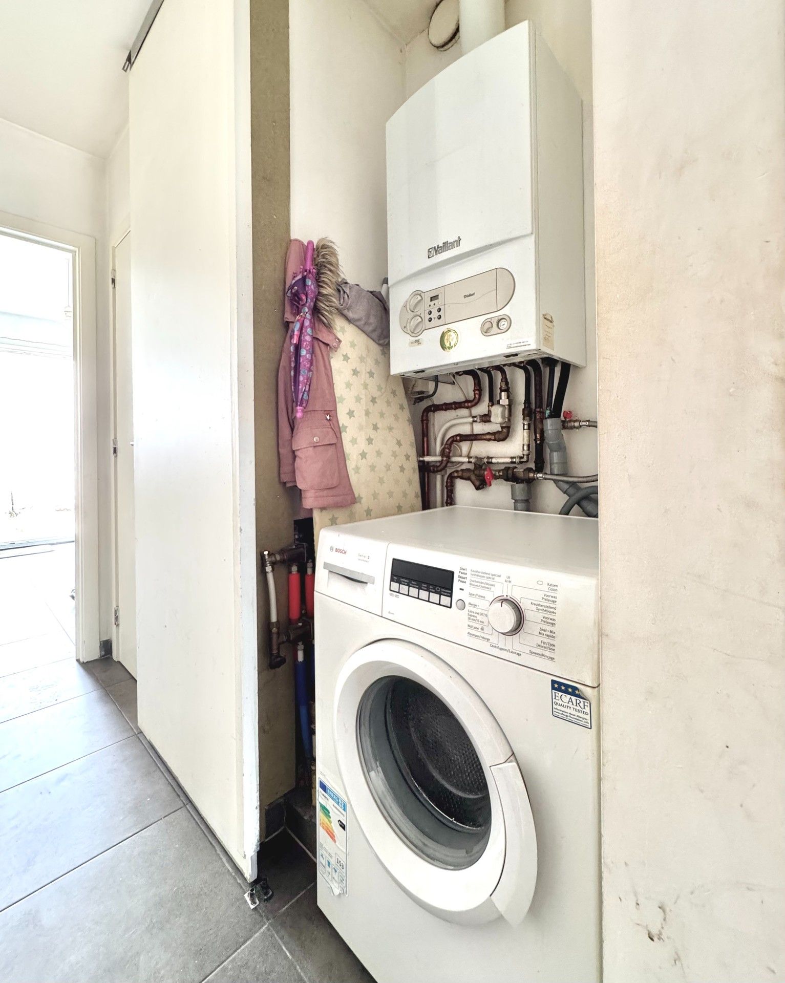GELIJKVLOERS APPARTEMENT MET 2 SLPKS EN TUIN foto 11