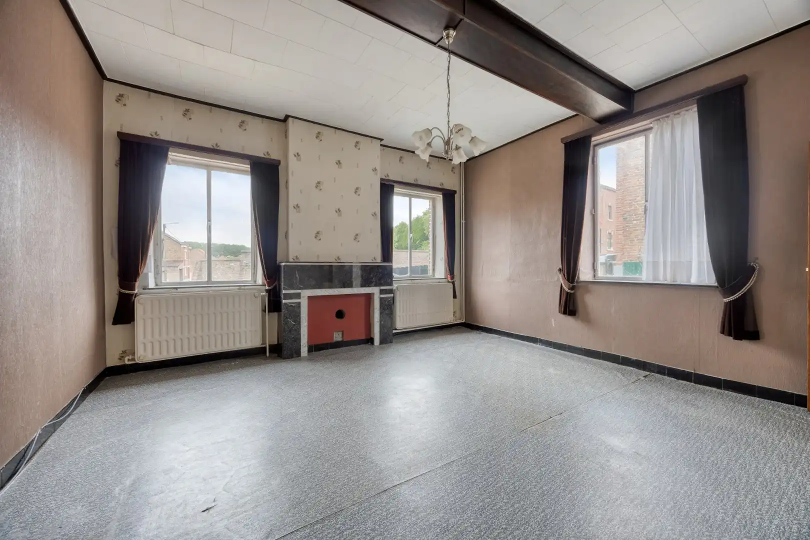 Hoevewoning met binnenkoer, stallingen en grote opslagruimte foto 3