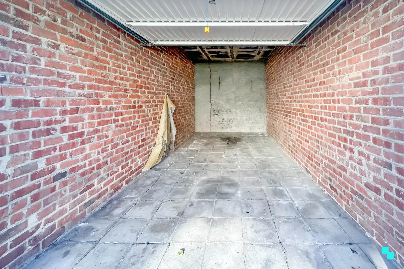 Afgesloten garagebox in centrum Tielt foto 3