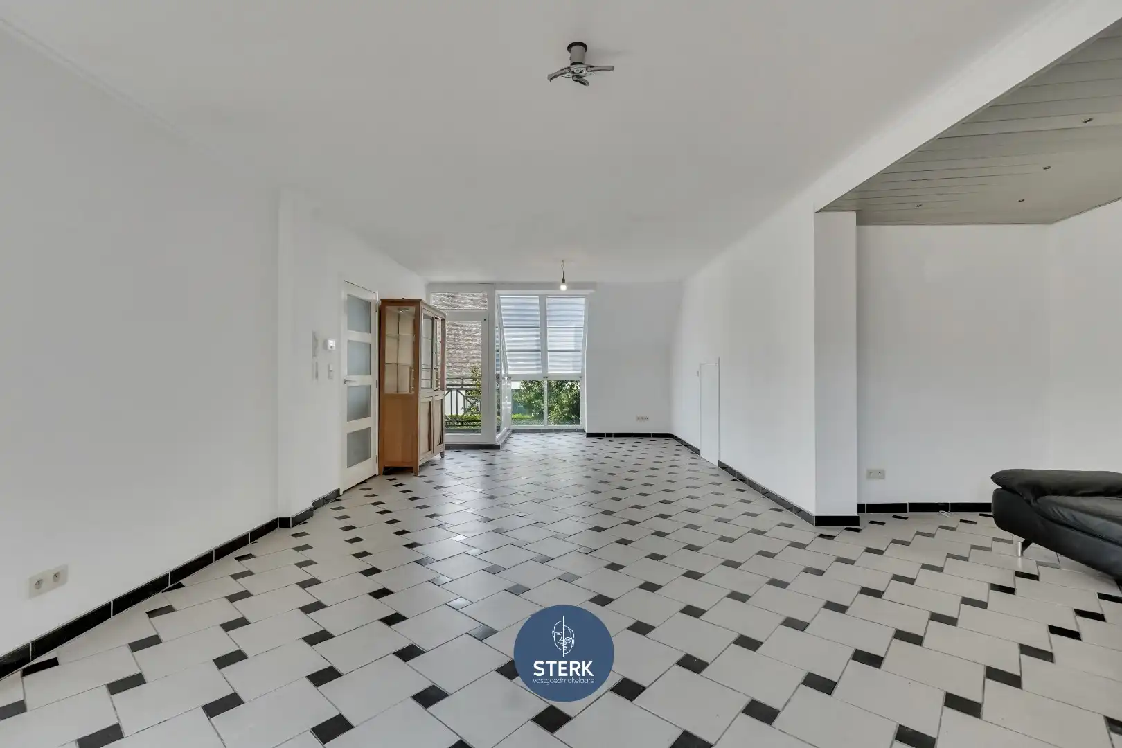 RUIM DUPLEX-APPARTEMENT MET 2 TERRASSEN IN HET CENTRUM VAN LANAKEN !  foto 2