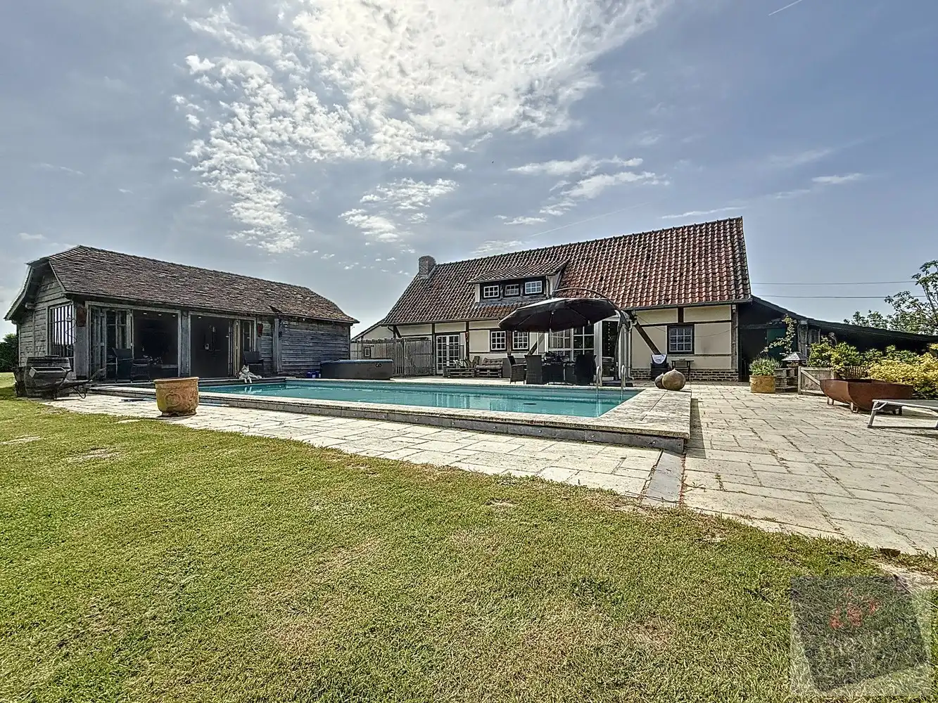 Exclusieve woning met zwembad en 1,2 ha privéterrein in Alken foto {{pictureIndex}}