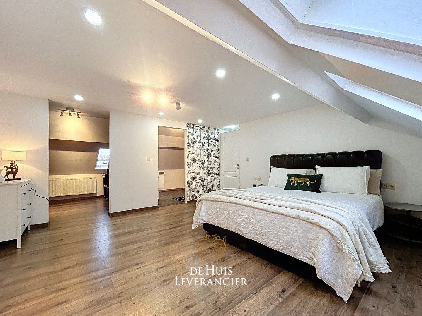 Instapklare woning met drie slaapkamers en twee badkamers foto {{pictureIndex}}