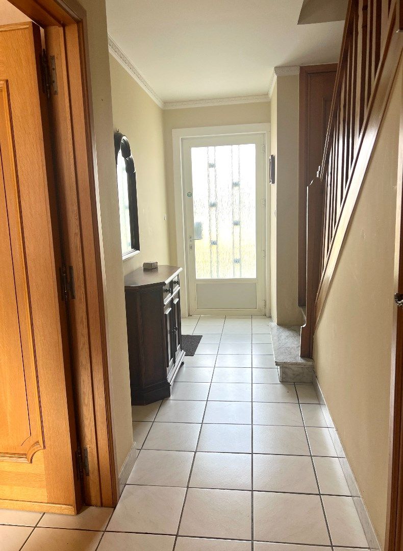 Rijwoning met garage en uitweg te koop te Harelbeke foto 2