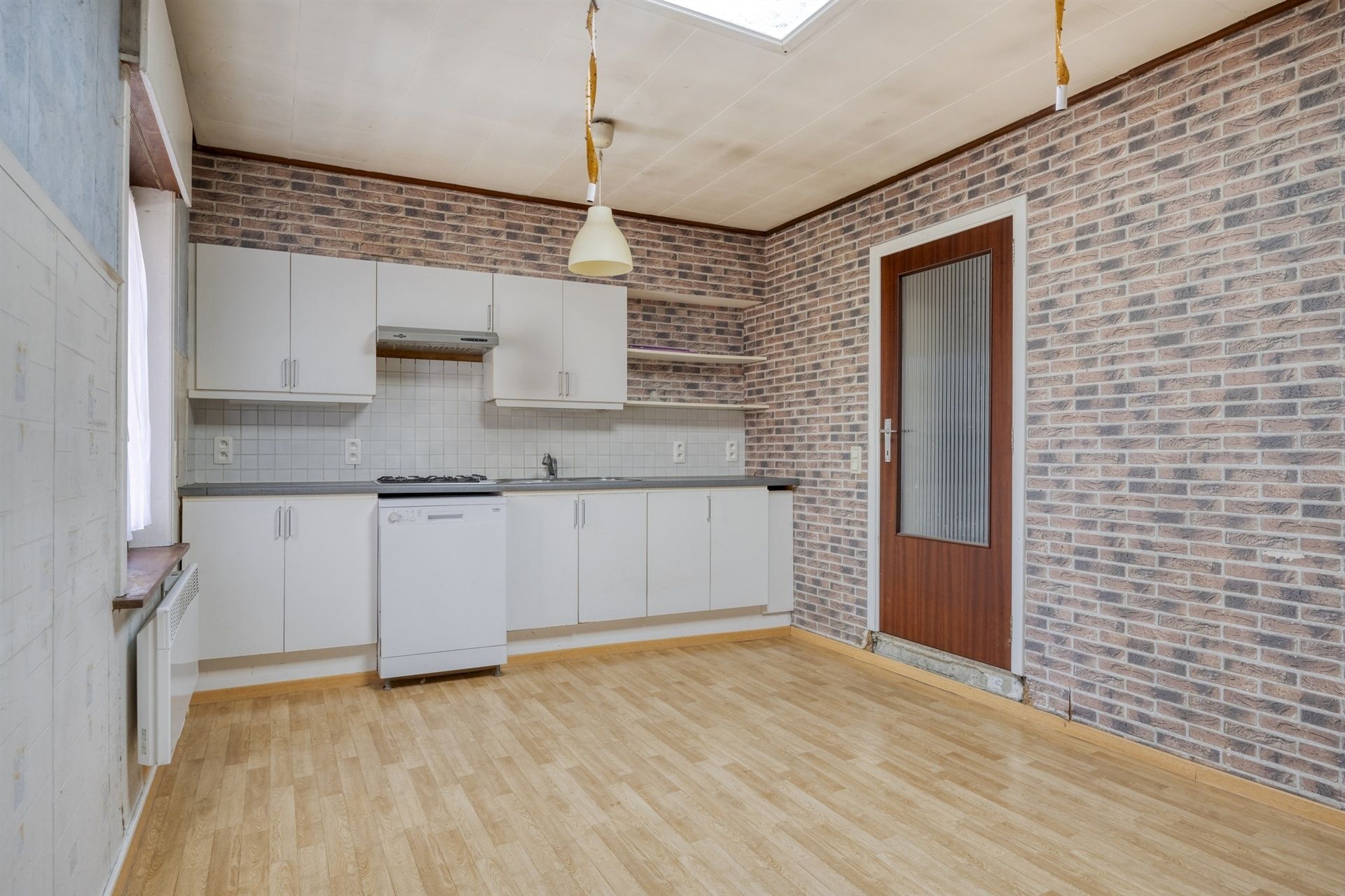 Te renoveren woning met 4 kamers foto 3