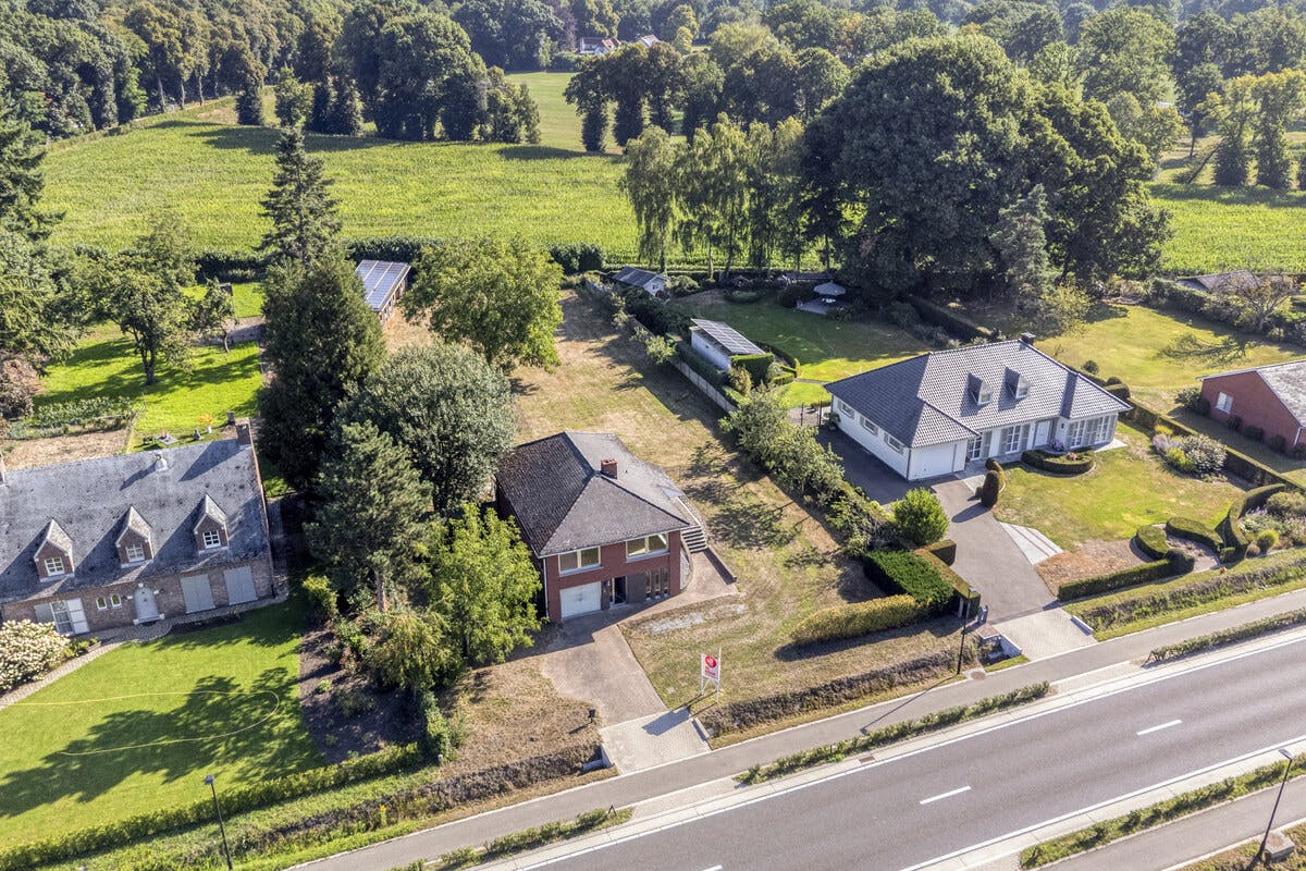 te renoveren huis op een perceel van 2445m² te koop in Geel foto 24