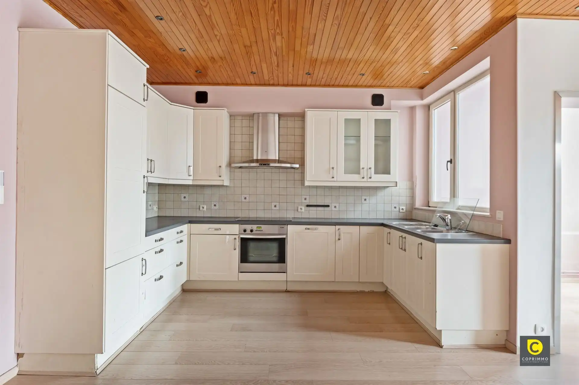 Woning met gezellige tuin en garage op centrale ligging! foto 3