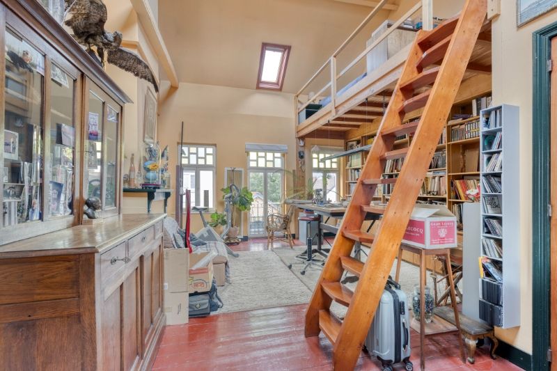 KARAKTERVOLLE BURGERWONING MET TUIN IN EEN RUSTIGE BUURT foto 20