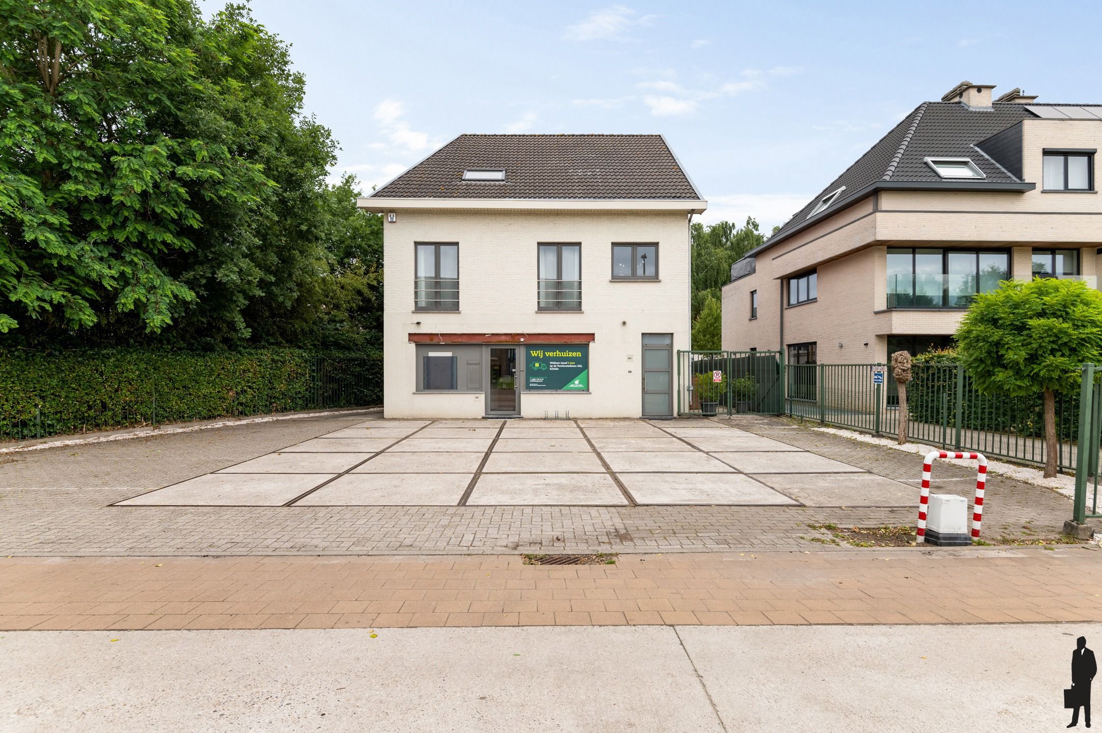 Multifunctioneel handelspand met duplexwoonst. foto {{pictureIndex}}