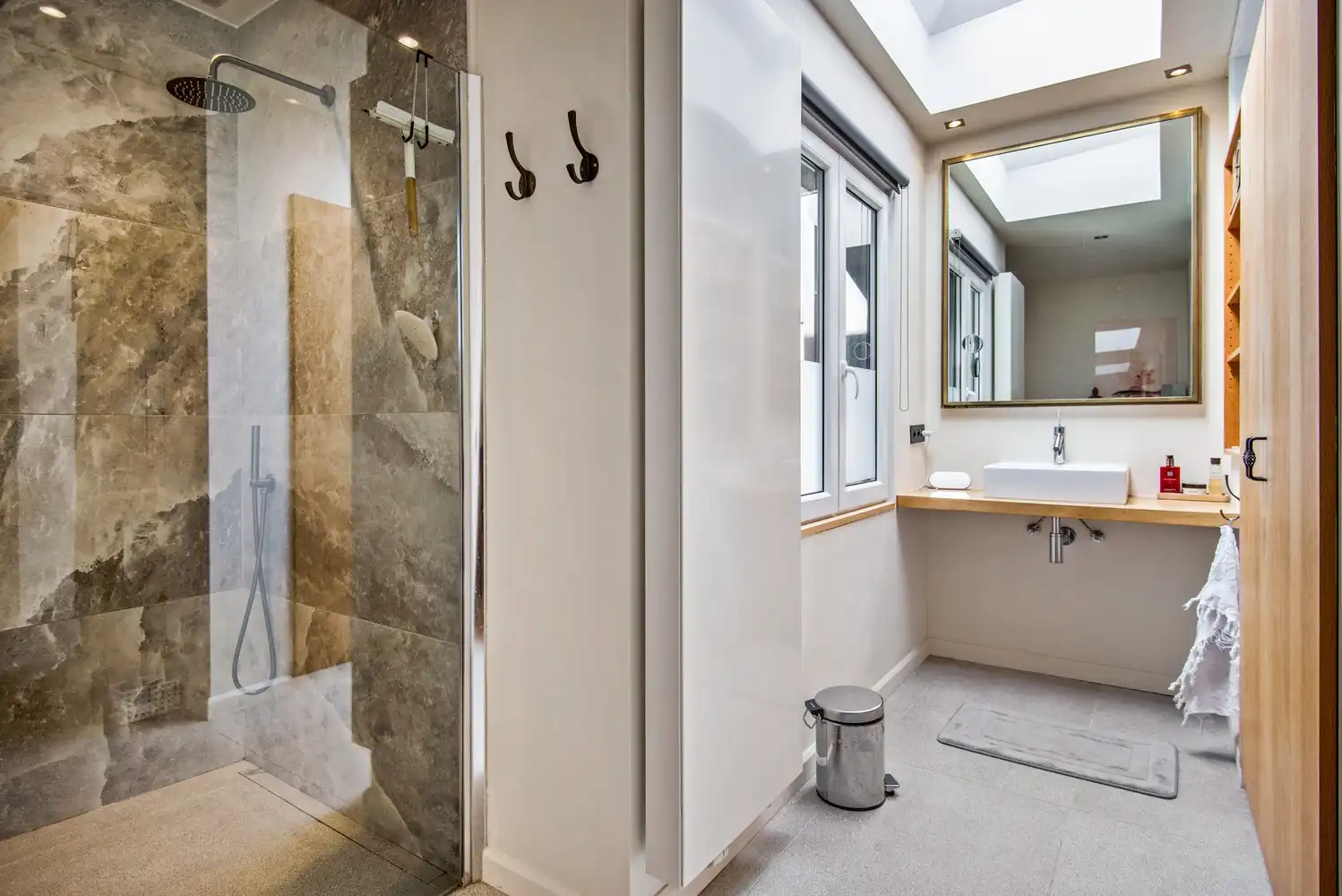 Instapklare woning met gezellige stadstuin foto 20