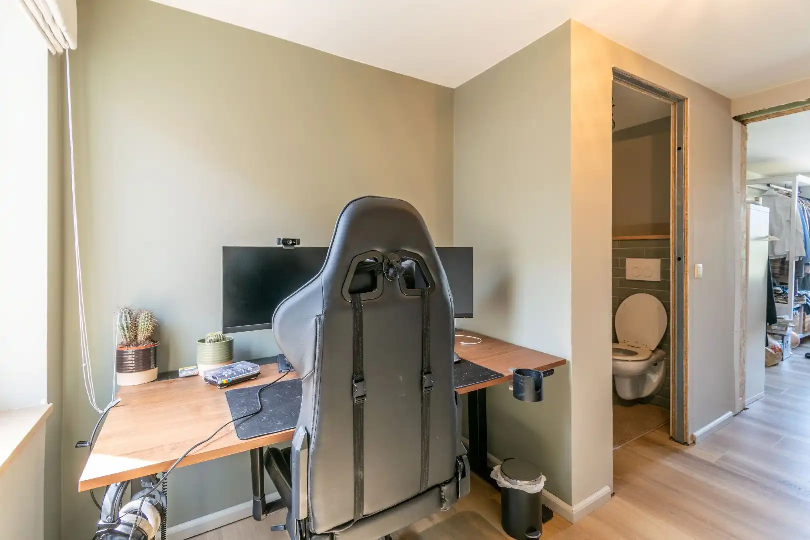GERENOVEERDE WONING MET 2 SLP + BUREAU & TUIN! foto 20