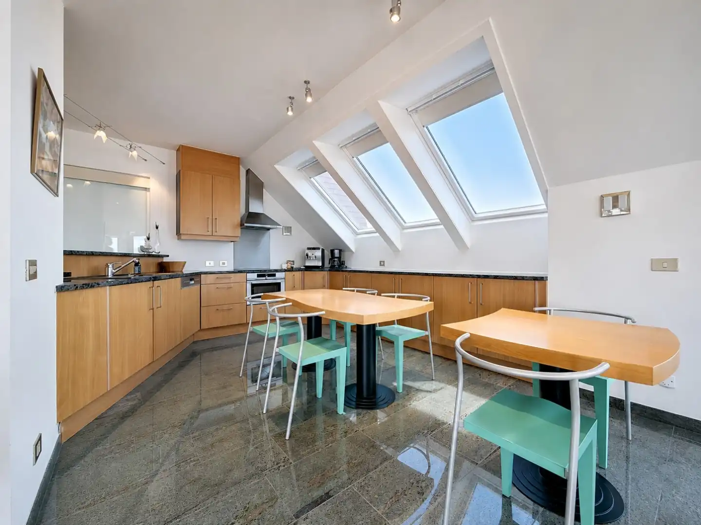 Unieke penthouse met vier terrassen en frontaal zeezicht te Sint-André (Oostduinkerke) foto 3