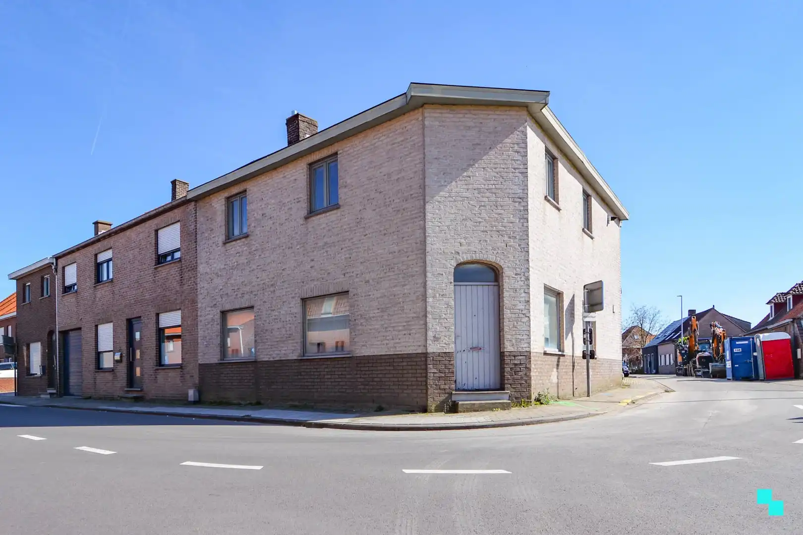 Hoofdfoto van de publicatie: HOB op hoekperceel in centrum Hooglede