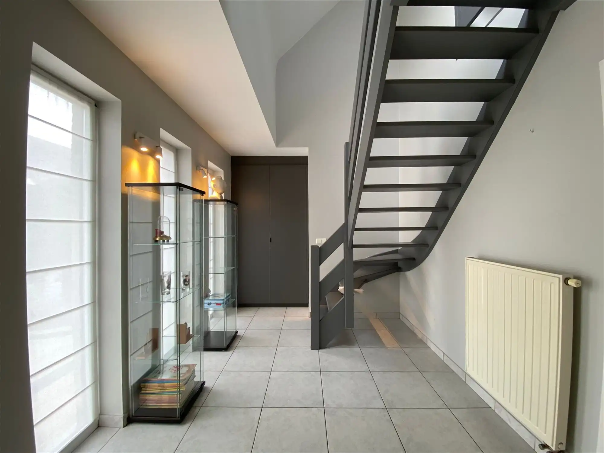 Halfopen bebouwing met grote tuin en veel parkeercomfort  foto 3