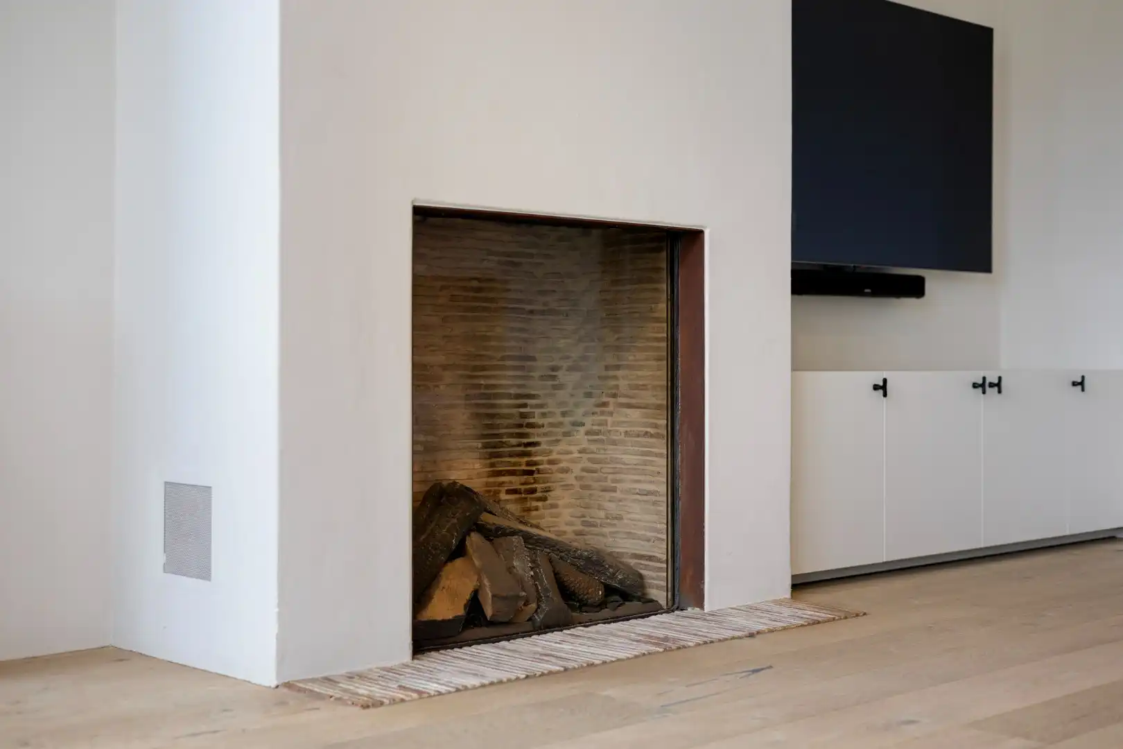 Prachtig afgewerkte villa met 4 slpks en 2 badkamers , landelijk gelegen op 1.080 m² ! foto 6