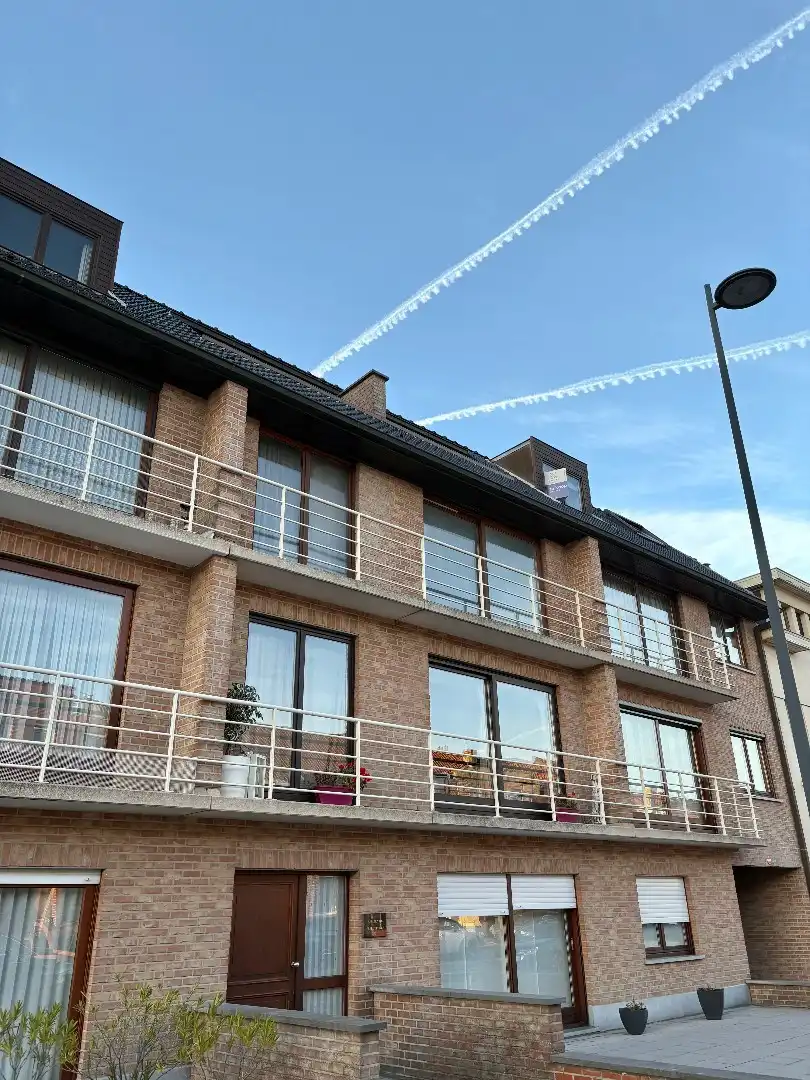 Appartement te koop op de 3de verdieping in Harelbeke. foto 4