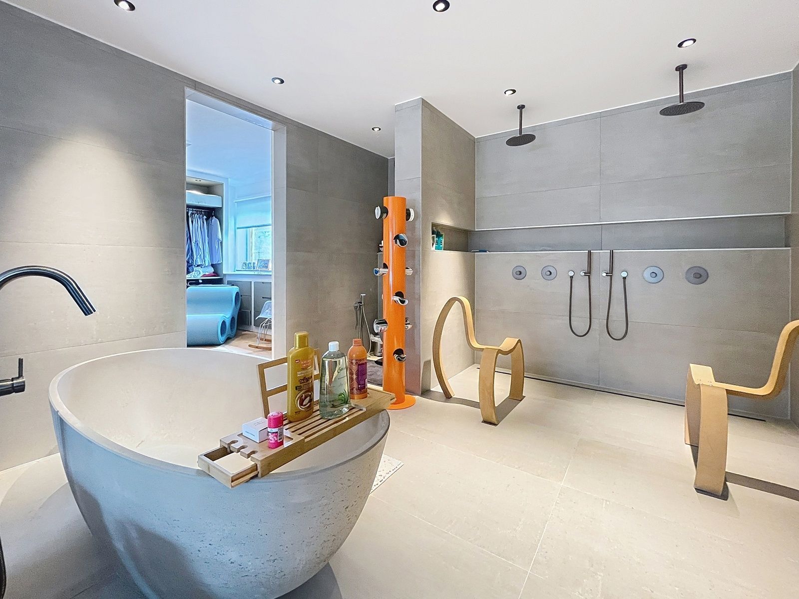 Luxueuze vrijstaande woning in rustige omgeving met zwembad foto 20