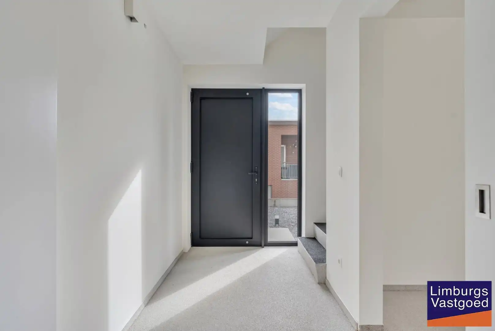 Exclusieve woning met praktijkruimte en zicht op weilanden foto 5