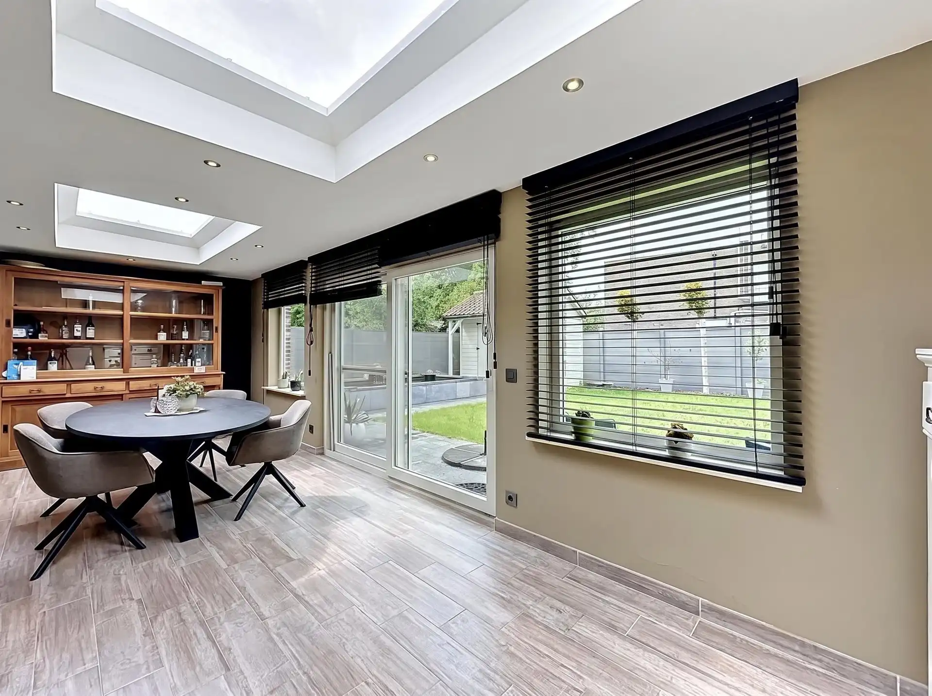 Instapklare open bebouwing met 3 slaapkamers, oprit en garage op perceel van 524m² in Zwijndrecht! foto 5