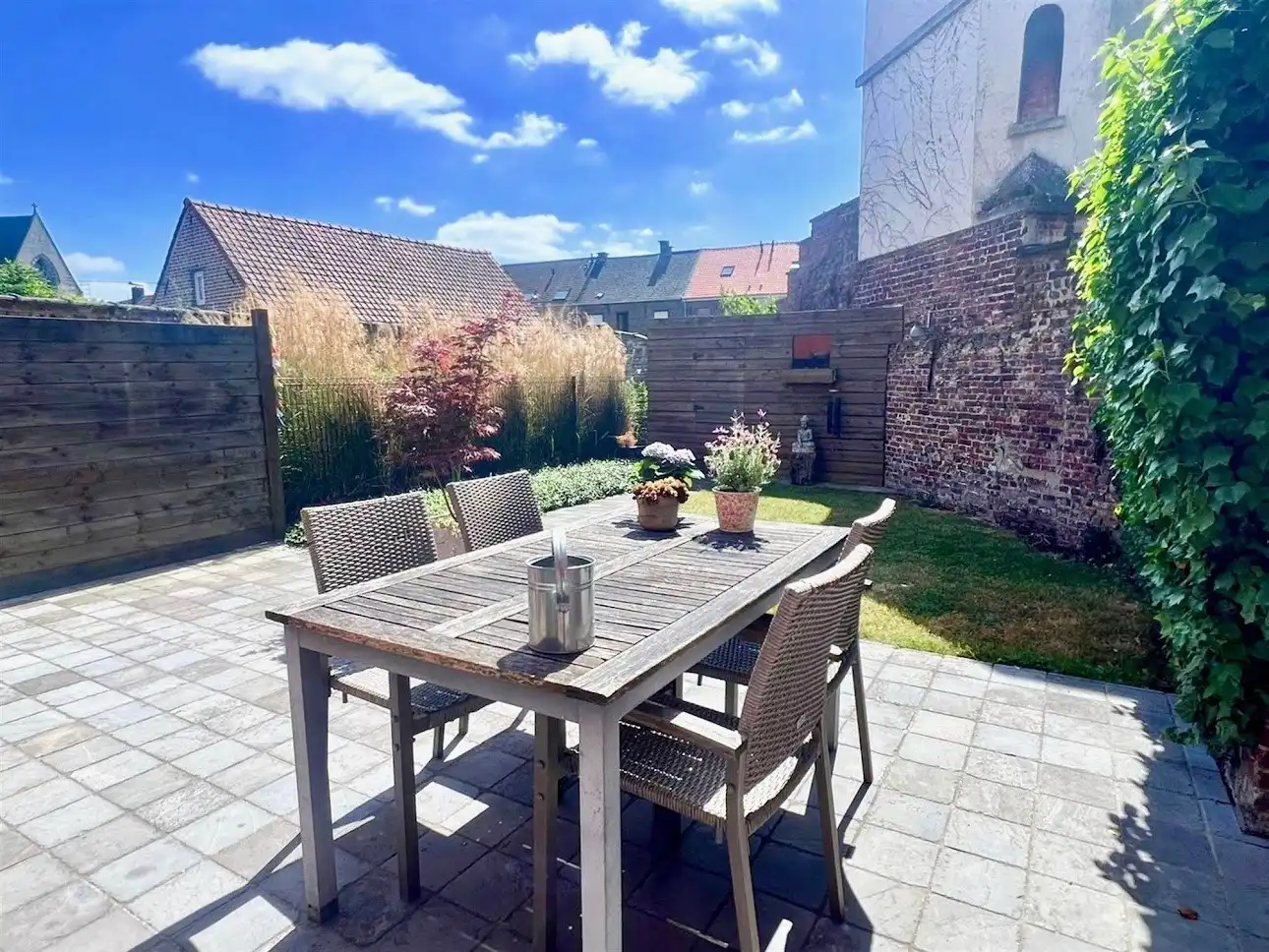 Ruim appartement met mooie tuin en terras! foto 11