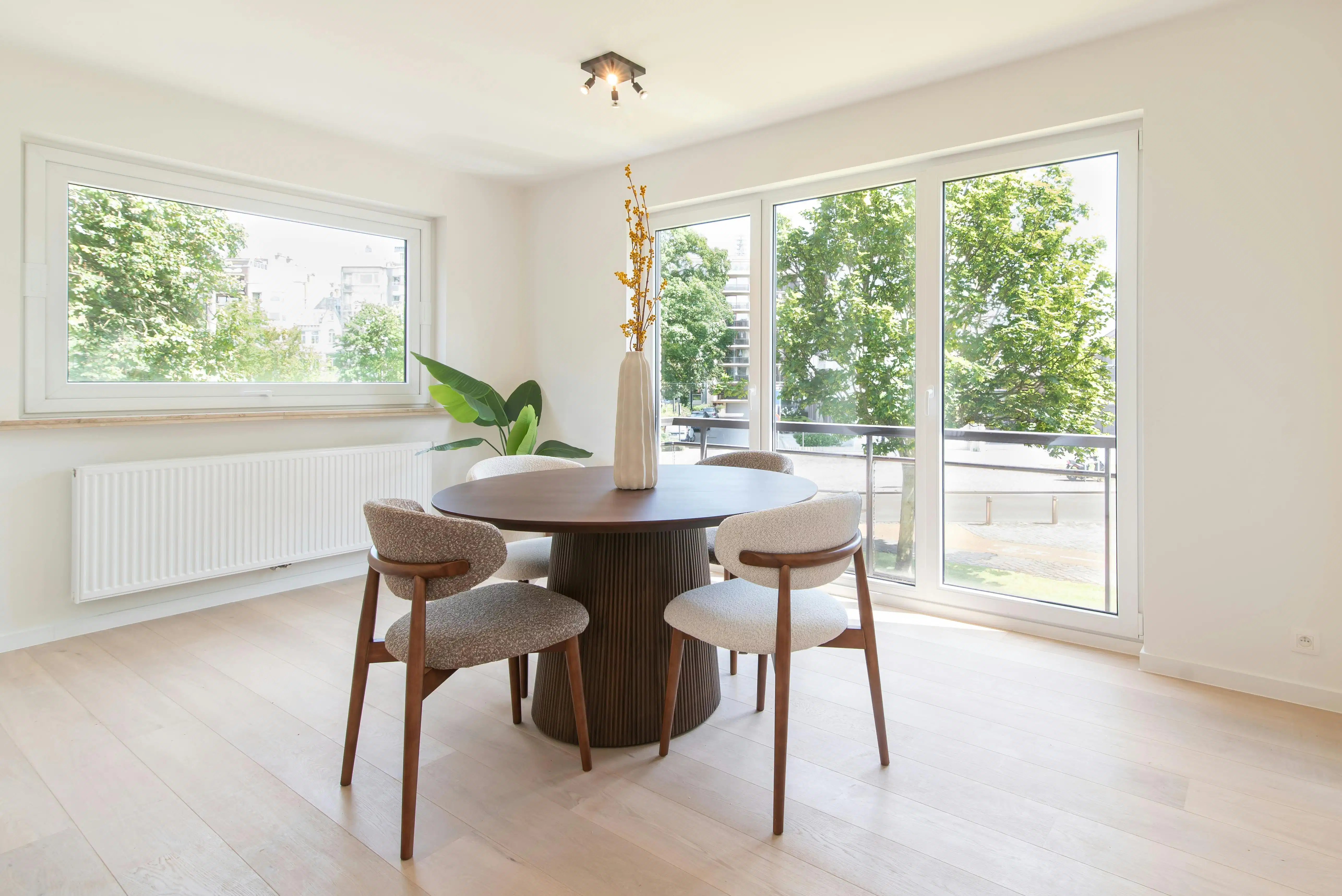 Schitterend gerenoveerd appartement met een prachtig open zicht foto 4