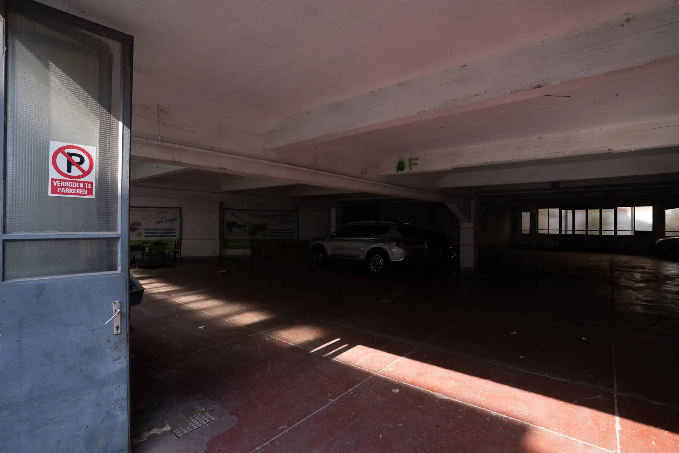 Instapklare kantoorruimte/showroom/atelier te huur foto 11