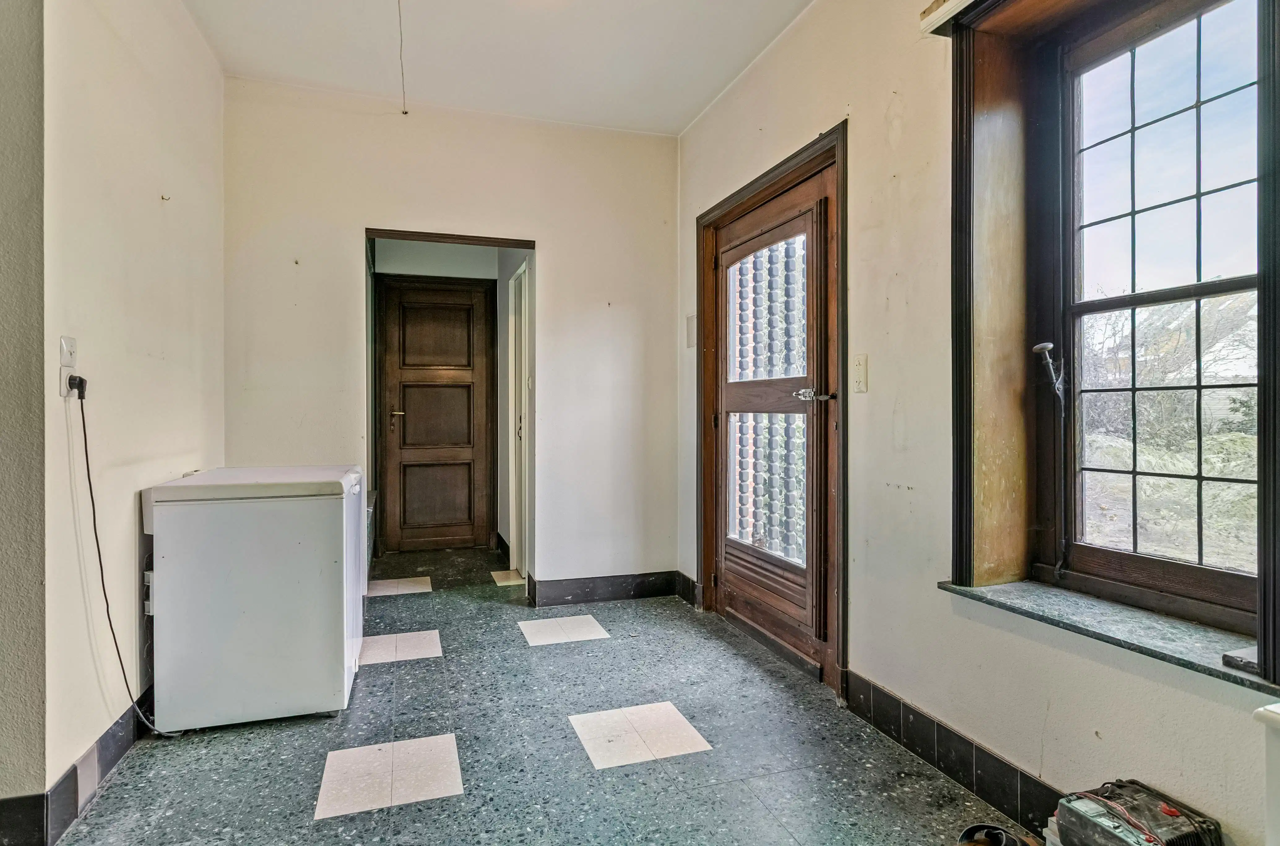 Te renoveren villa met 4 kamers te koop in centrum Deerlijk foto 5