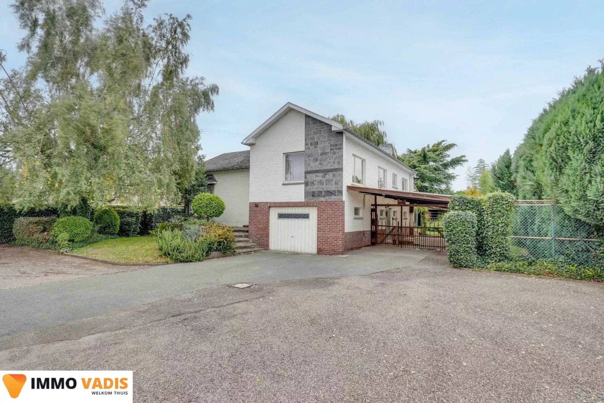 Te renoveren woning met  garage en mooie tuin foto 32