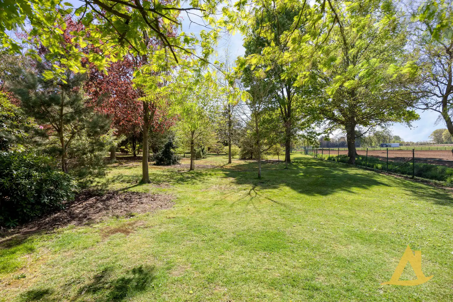 EXCLUSIEVE VILLA MET PARKTUIN EN ZWEMVIJVER OP EEN PERCEEL VAN 1HA 5A 16CA! foto 58