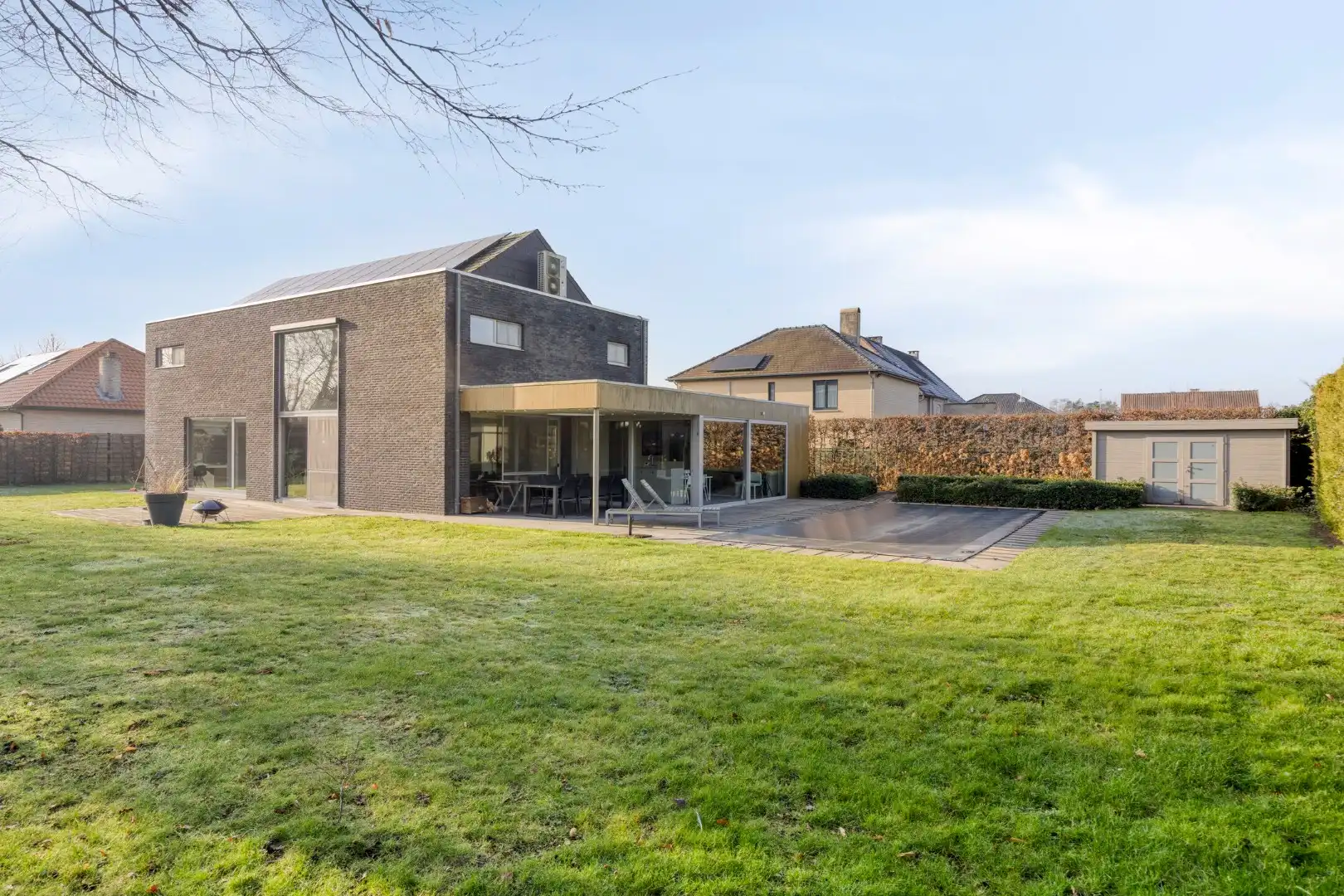Moderne, ruim ingedeelde woning op een mooi perceel van 13 are met zwembad. foto 36