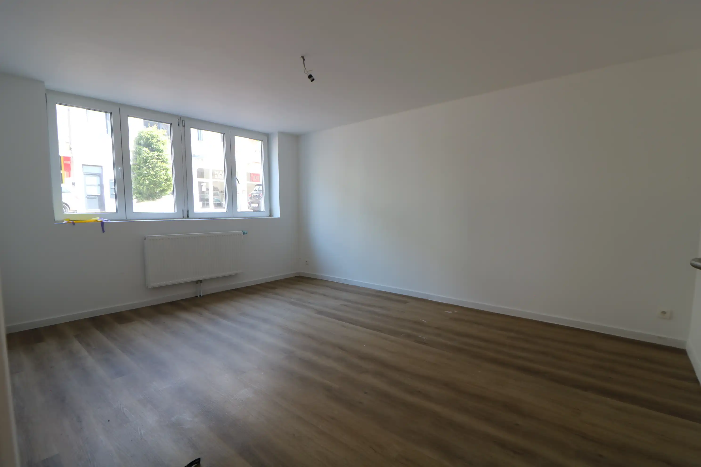 Zeer ruim, volledig gerenoveerd duplexappartement (162 m²) met 3 slaapkamers en 2 badkamers. foto 5