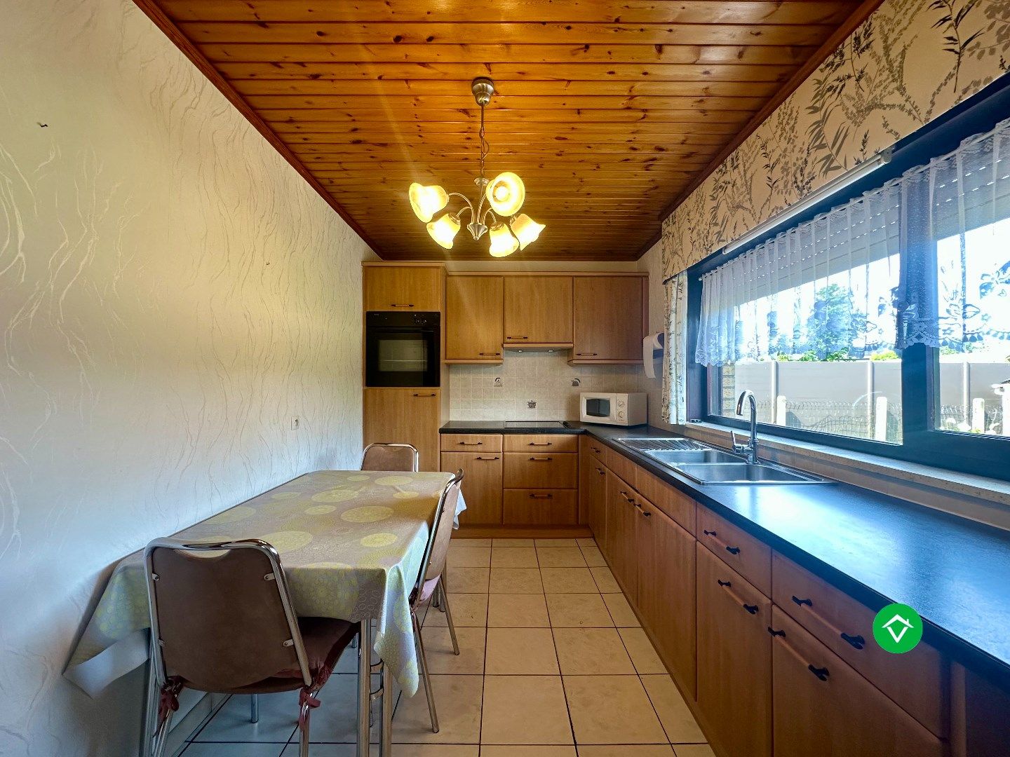 Gezinswoning met 3 slaapkamers en inpandige garage te koop in de Mokker (Koekelare) foto 5