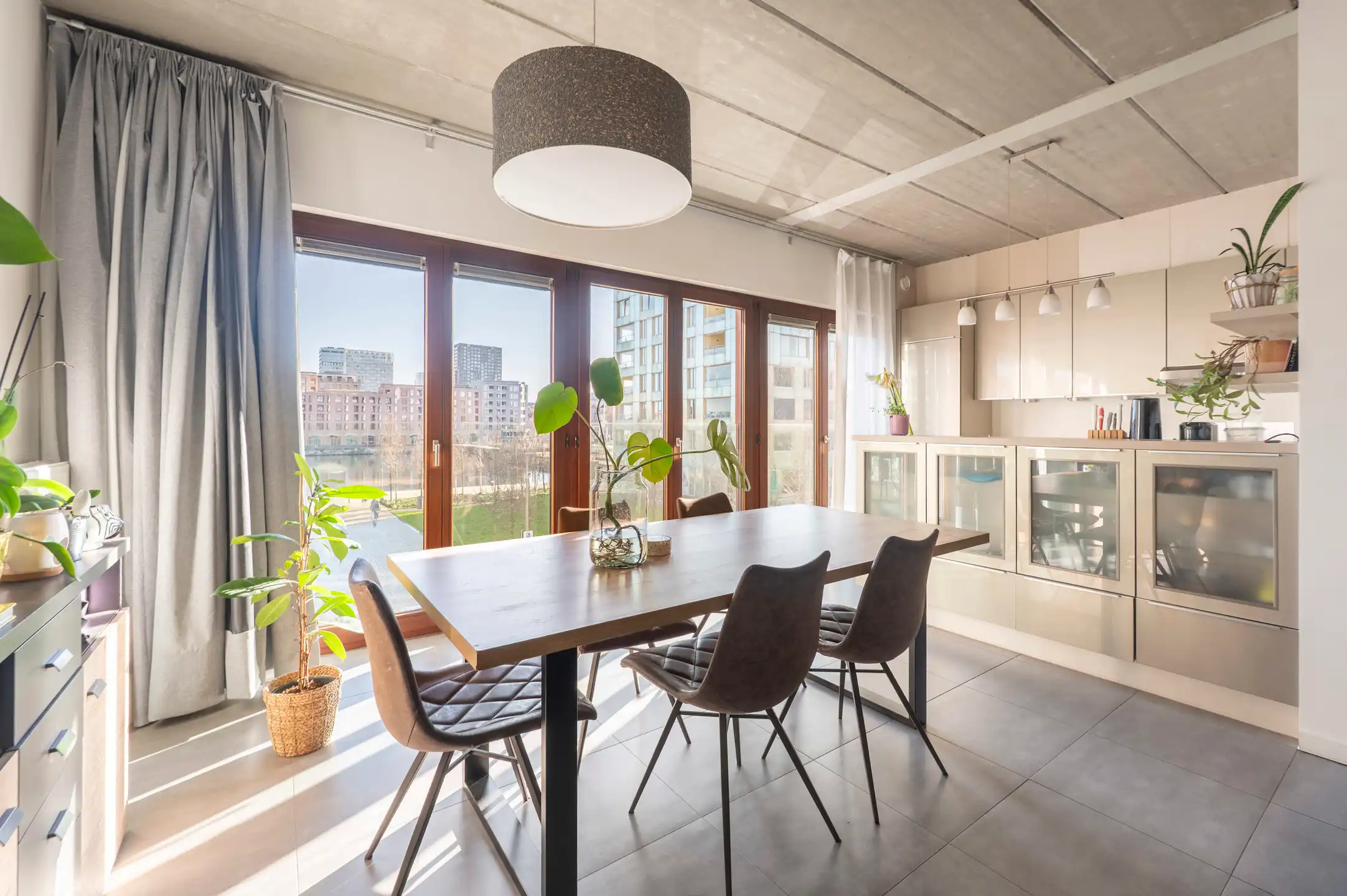 Antwerpen-eliandje. Appartement met zicht op water! foto 4