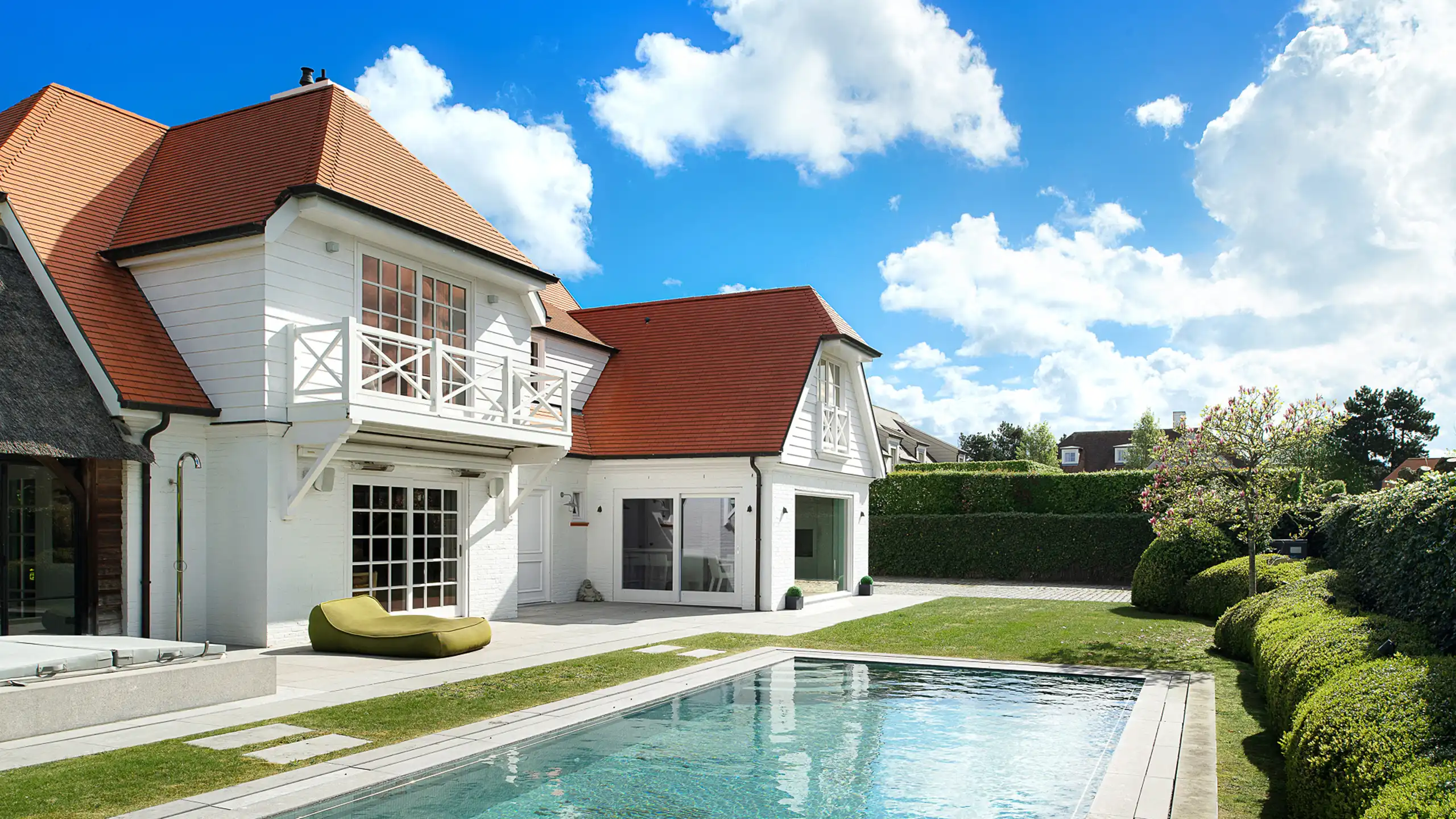 Exclusieve villa met zwembad op een residentiële topligging foto 6