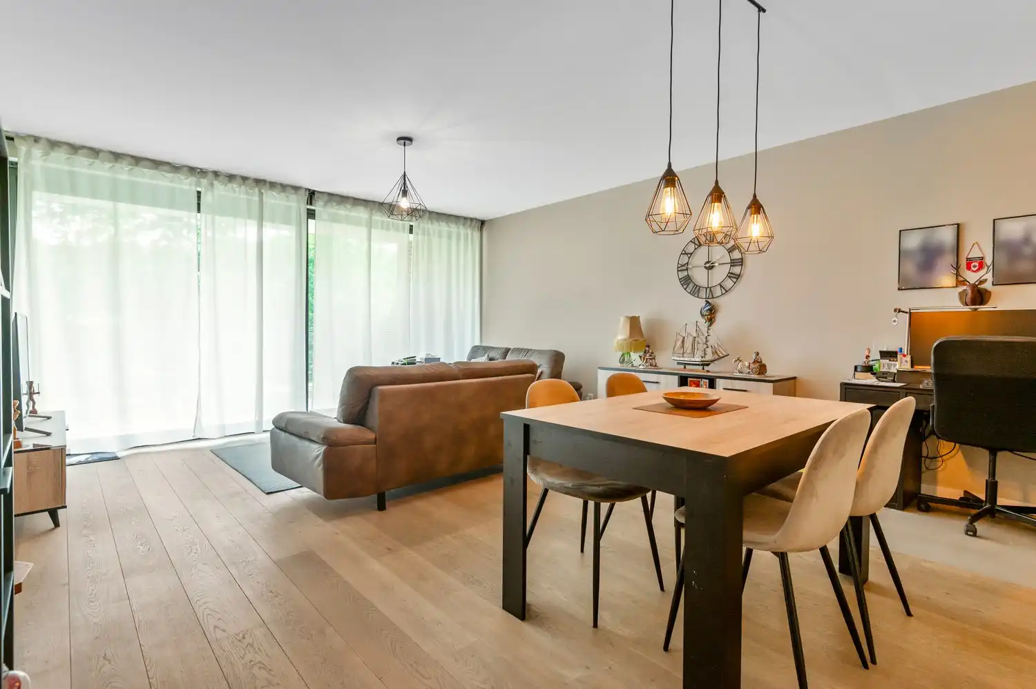 Tweeslaapkamer appartement met ruim terras en dubbele staanplaats! foto 3