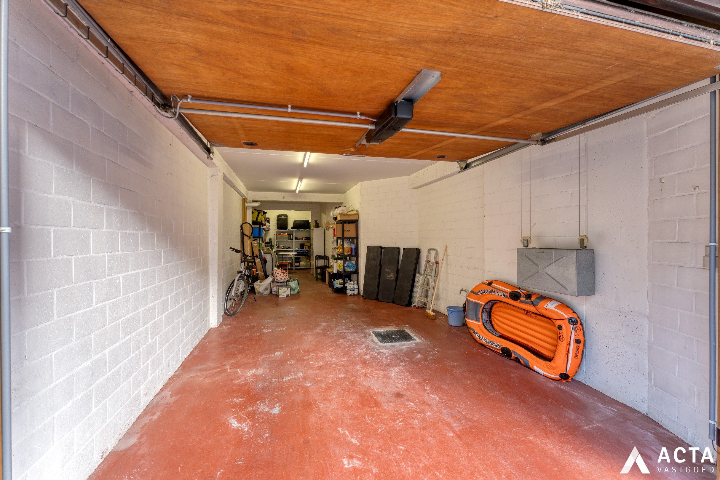 Gerenoveerd dakappartement MET garagebox en twee slaapkamers! foto 3