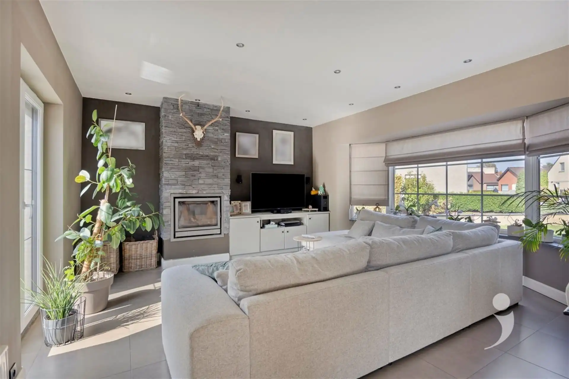 Prachtige villa met hoogwaardige afwerking foto 6