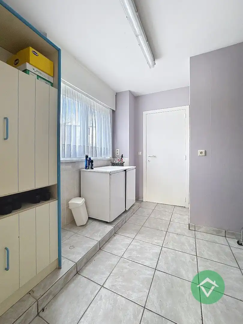 Alleenstaande woning met naastliggend stuk bouwgrond en weide te Eernegem foto 21