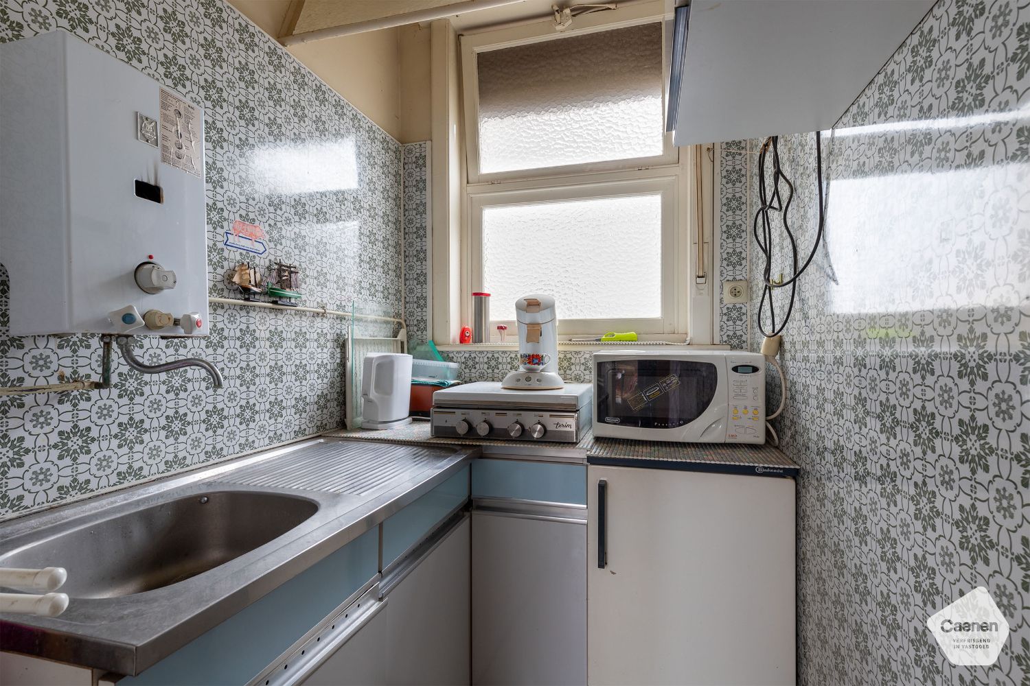 Volledig te renoveren twee slaapkamer appartement vlakbij het centrum van Blankenberge foto 3