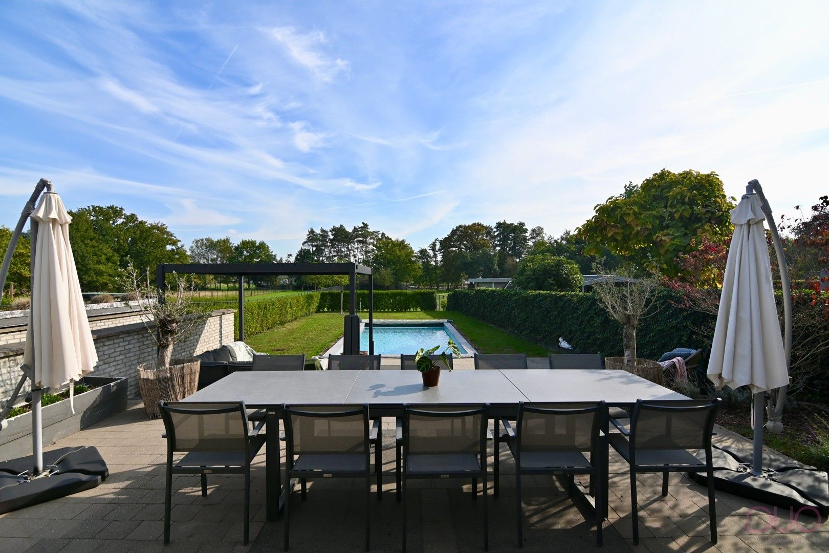 Knappe instapklare villawoning met vijf slaapkamers, verwarmd zwembad op 21a59ca foto 4