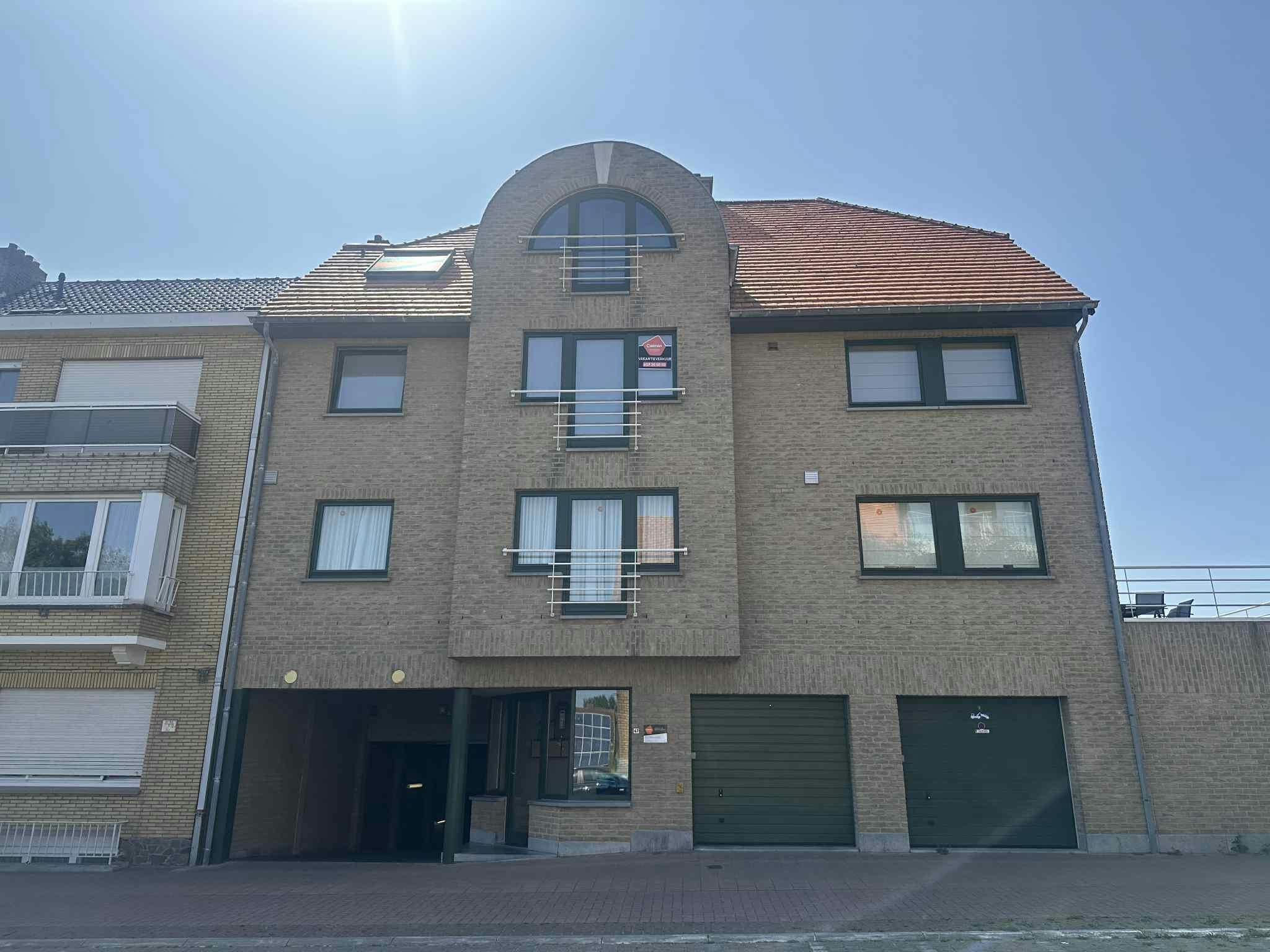 Gesloten garagebox te koop op topligging in Middelkerke! foto 3