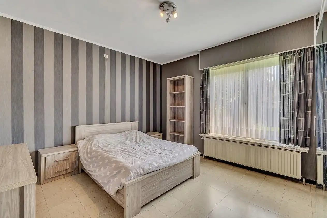 Te renoveren bungalow met zonnige tuin op toplocatie foto 11