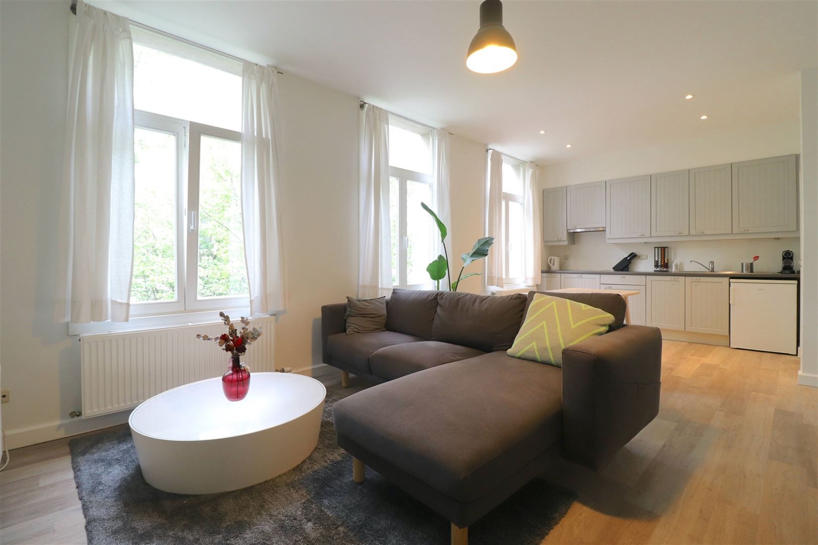 Moderne flat in de gezellige Kloosterstraat foto {{pictureIndex}}